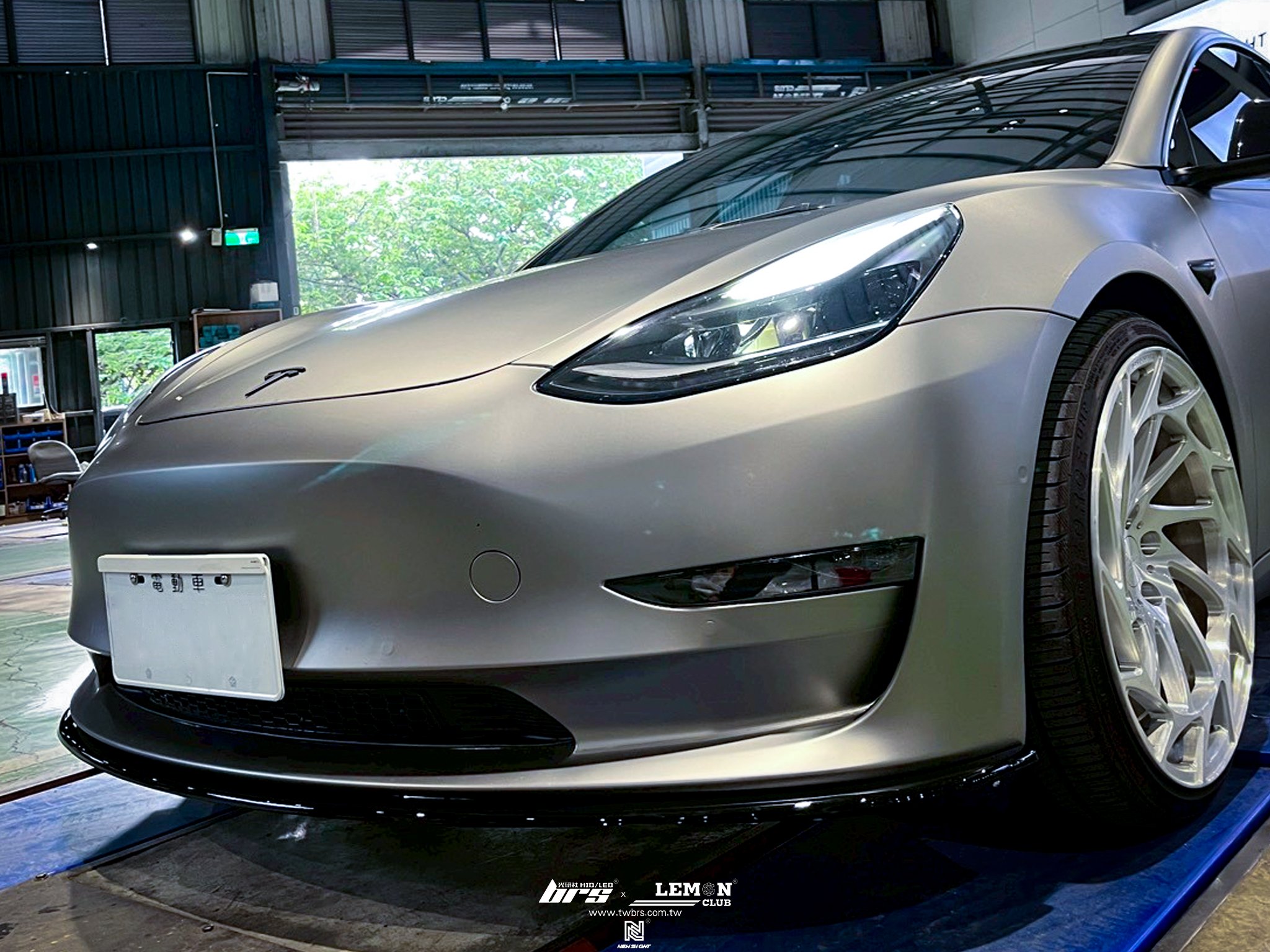 Tesla Model3 安裝 類MAX前下巴