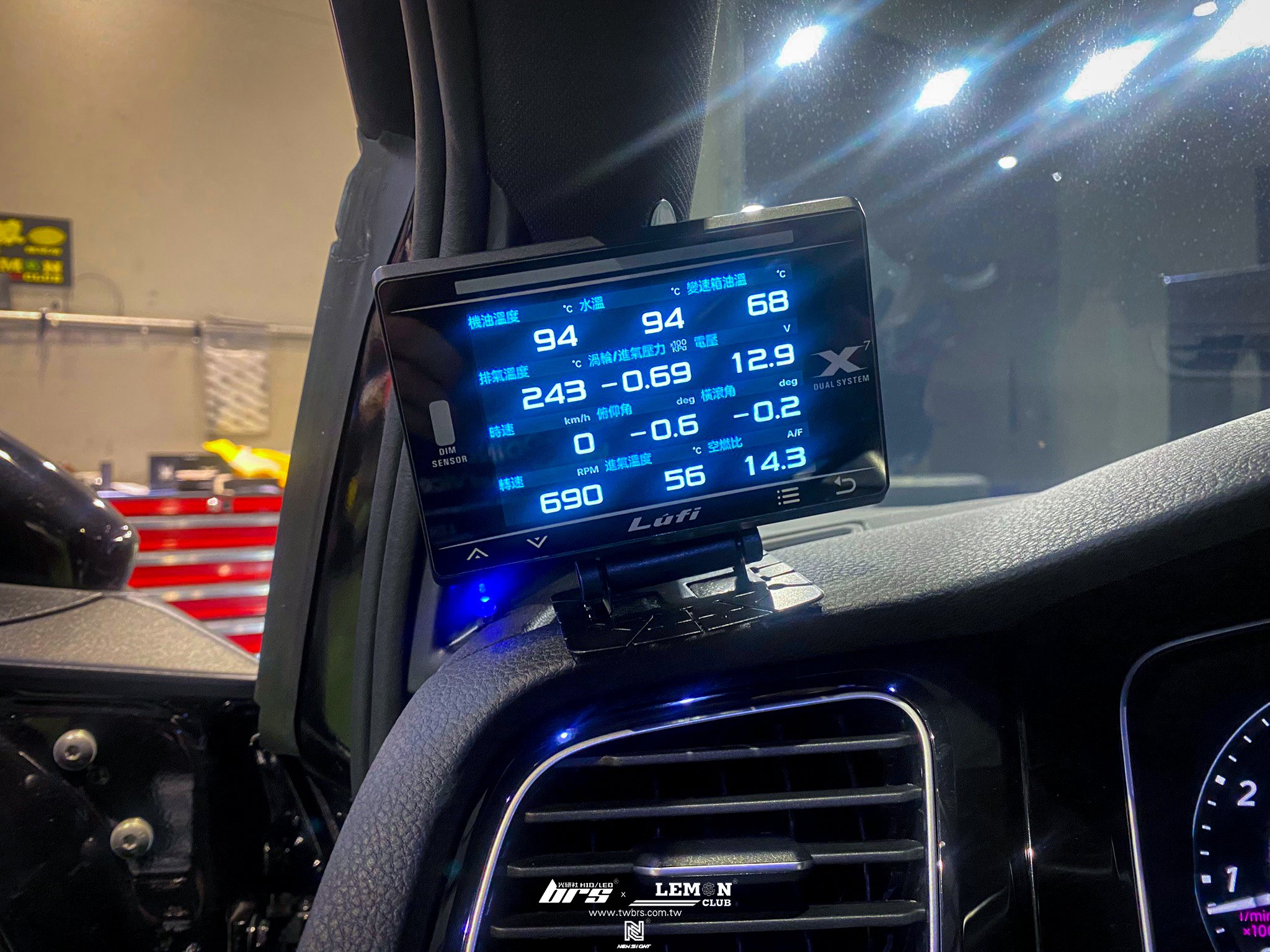 Volkswagen Golf 7.5 GTI 安裝 LUFI四代全液晶OBD多功能儀表