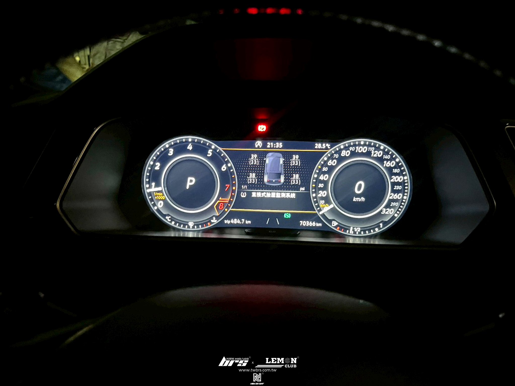 Volkswagen New Tiguan 安裝 原廠2Q0盲點偵測系統(鏡片式)+免換玻璃車道保持套件+原廠直接式胎壓系統搭配ORO金屬黑氣嘴