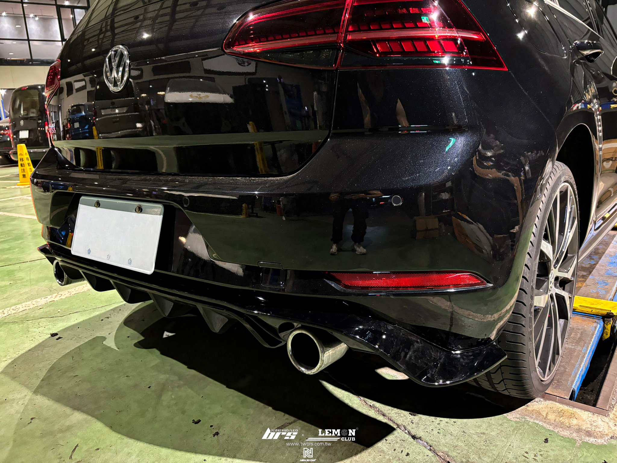 Volkswagen Golf 7.5 安裝 副廠TCR後下擾流