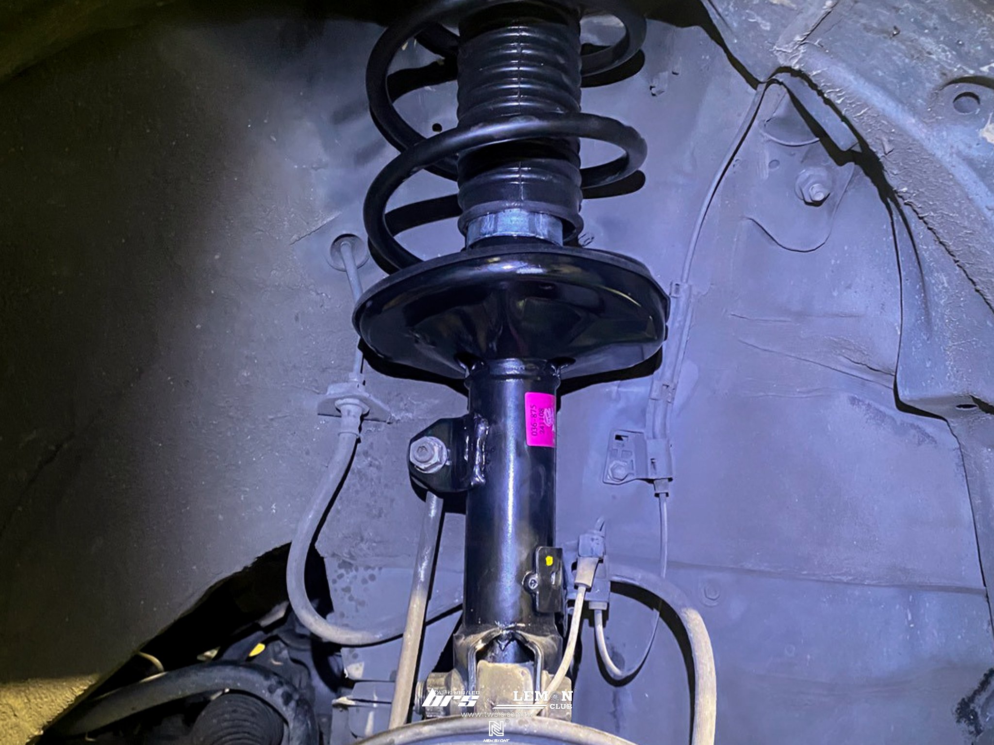 Toyota Altis 安裝 FST前避震器+FST後避震器+外皮帶+HUNTER 3D電腦四輪定位