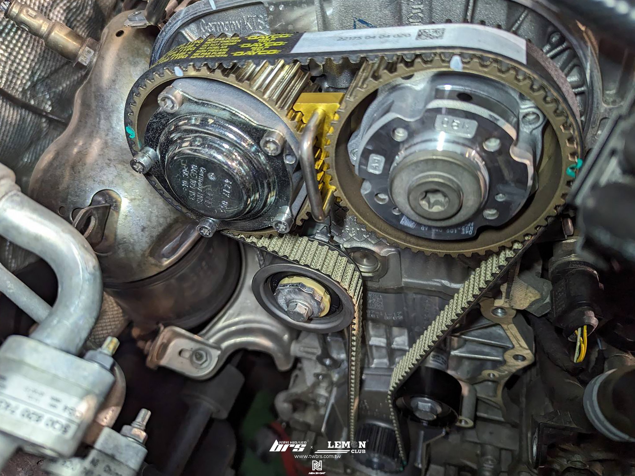 Skoda Superb 保養(德國Rheinol萊茵機油5W30+原廠機油芯+原廠洩油螺絲+原廠洩油螺絲墊片+奈米銀抗菌活性碳冷氣濾芯+節氣門清洗+DOT4號剎車油+正時套組)