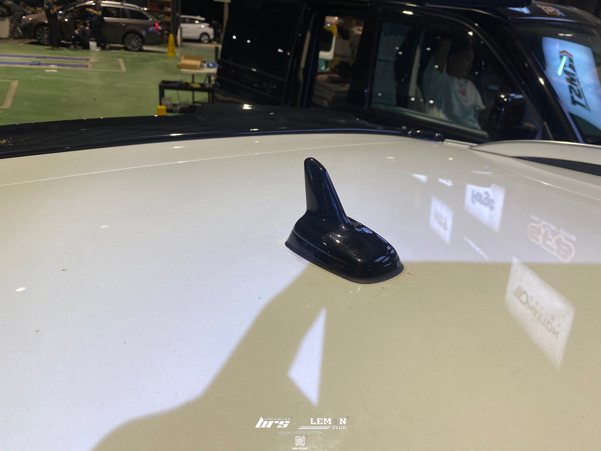 Volkswagen Touran 安裝 原廠9.2吋觸碰螢幕+鯊魚鰭導航天線