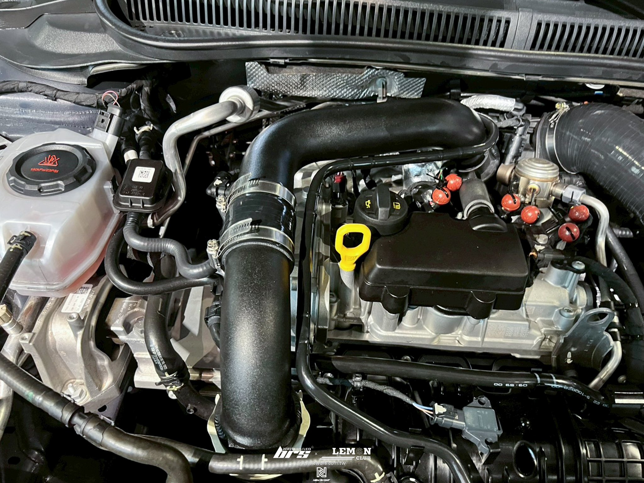 Volkswagen Polo 安裝 ARMASPEED碳纖維進氣系統+BARKERLI渦輪管