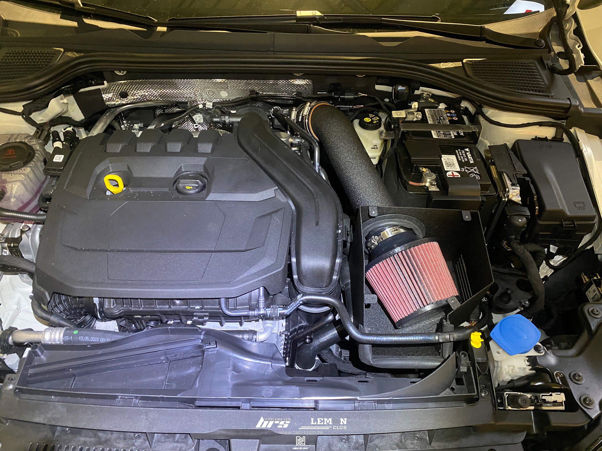 Volkswagen Golf 8 安裝 VAG EA211 MST 進氣系統