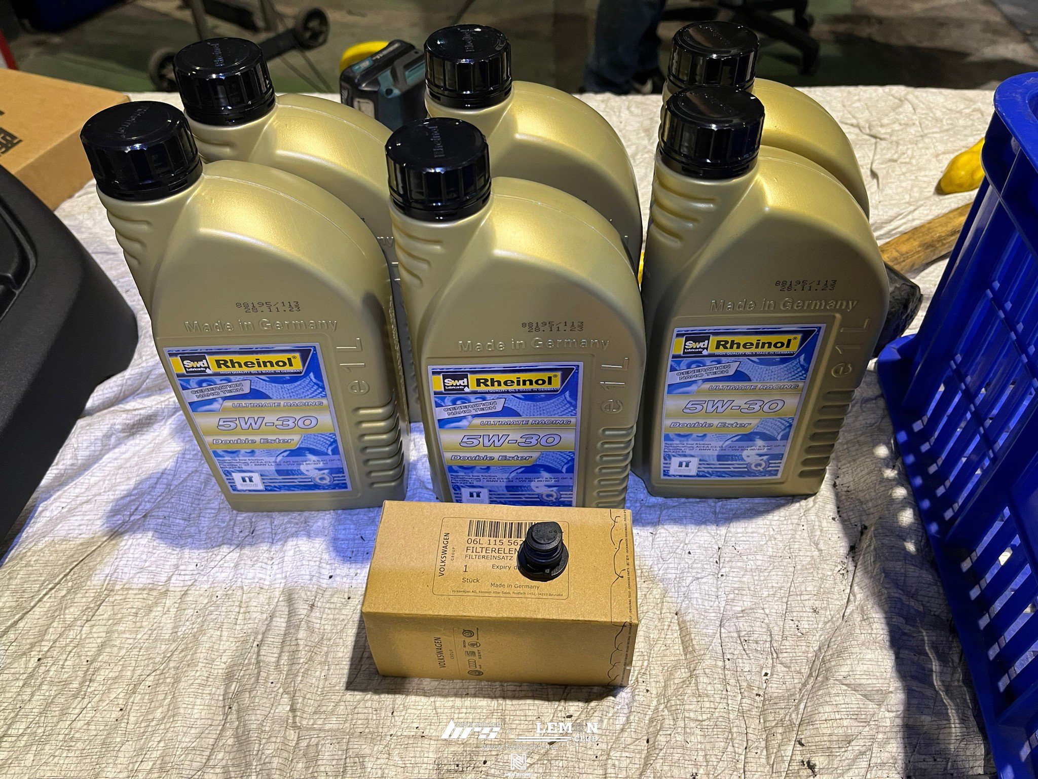 Audi Q5 保養 德國Rheinol萊茵機油5W30更換+原廠機油芯更換+原廠洩油螺絲+墊片更換