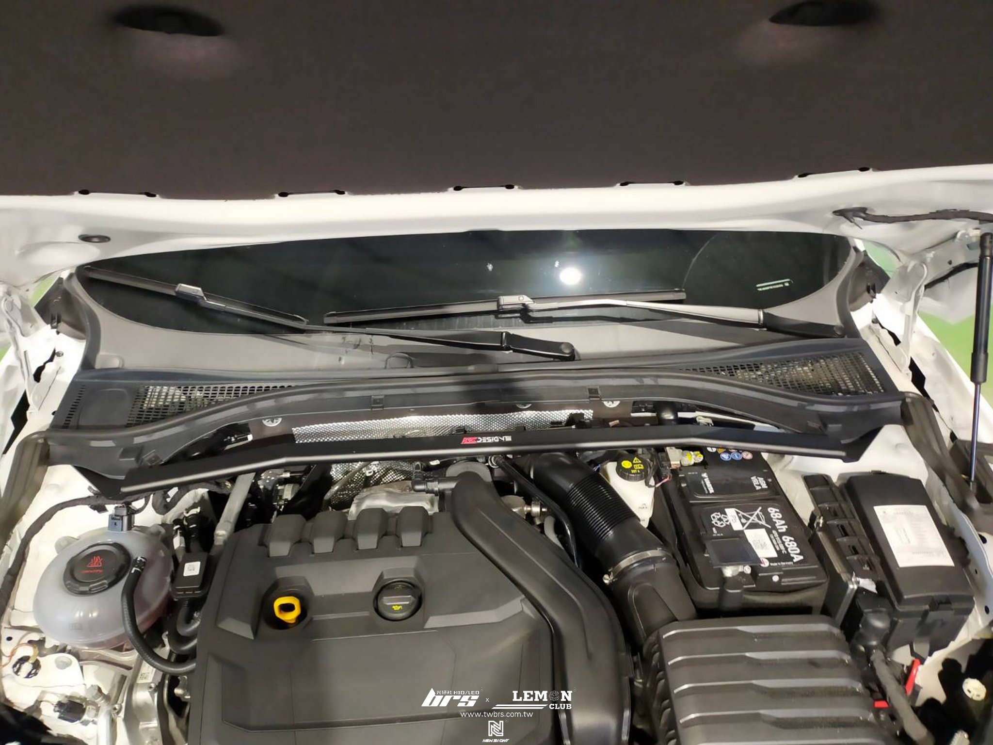 Skoda Superb 安裝 KC引擎室上拉桿