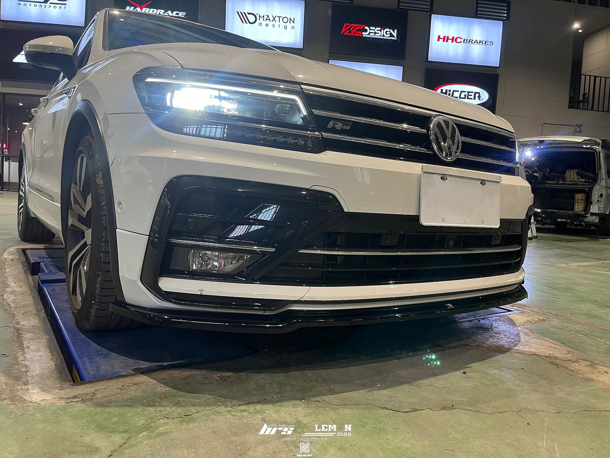 Volkswagen New Tiguan 安裝 MAXTON前下巴