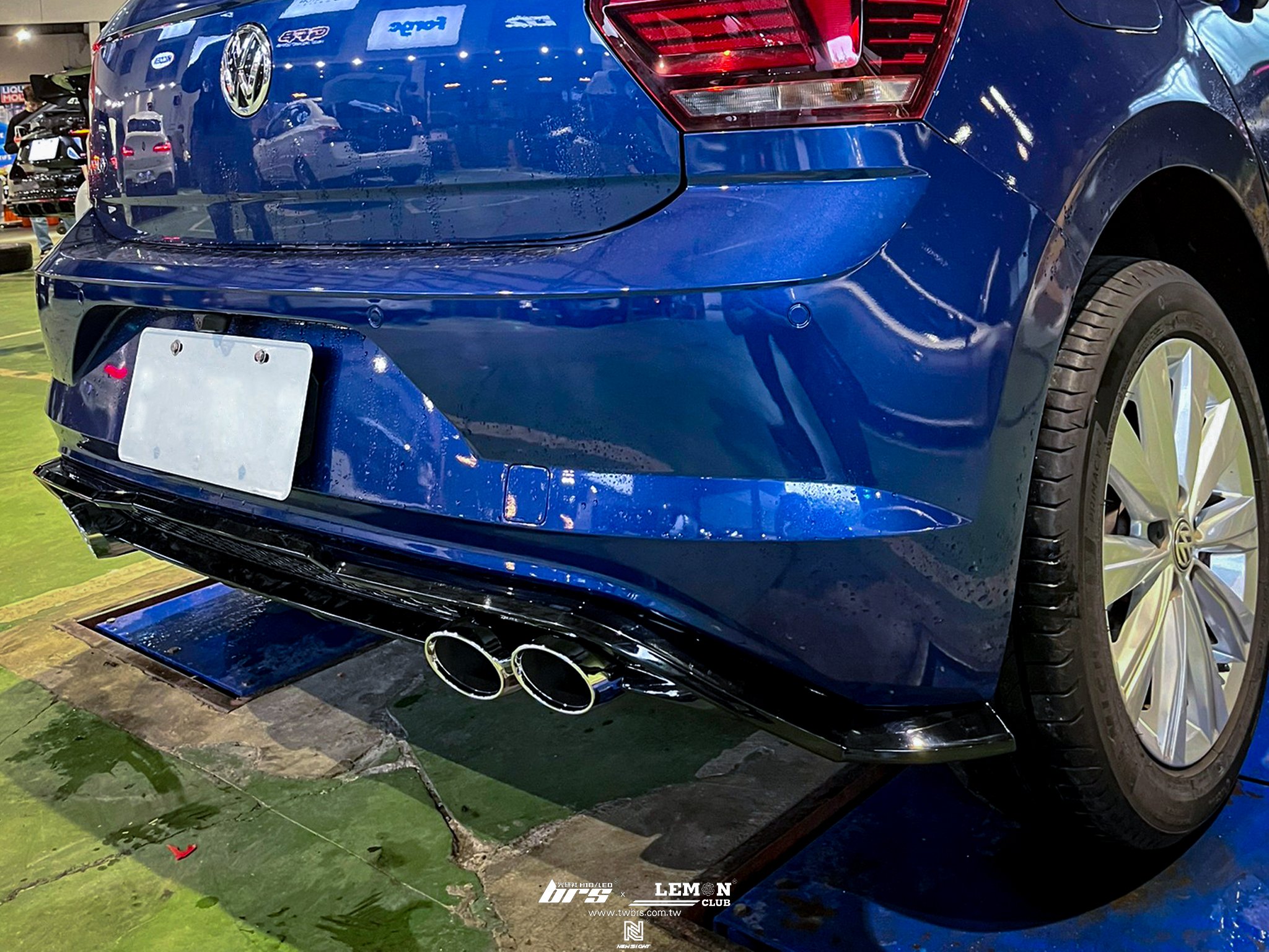 Volkswagen Polo AW 安裝 副廠四出後下擾流+Polo AW GTI尾翼
