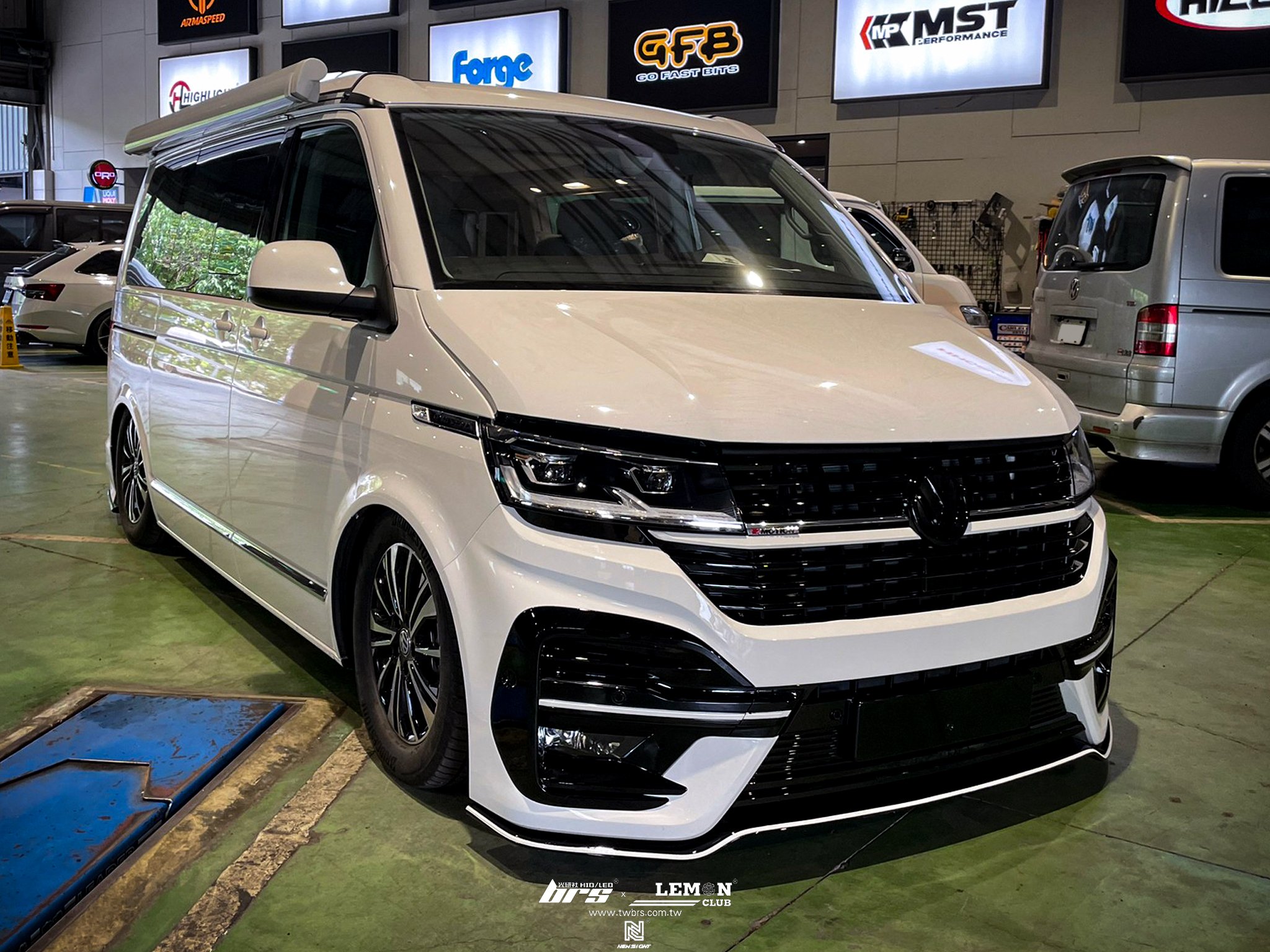 Volkswagen T6.1 California Ocean 安裝
