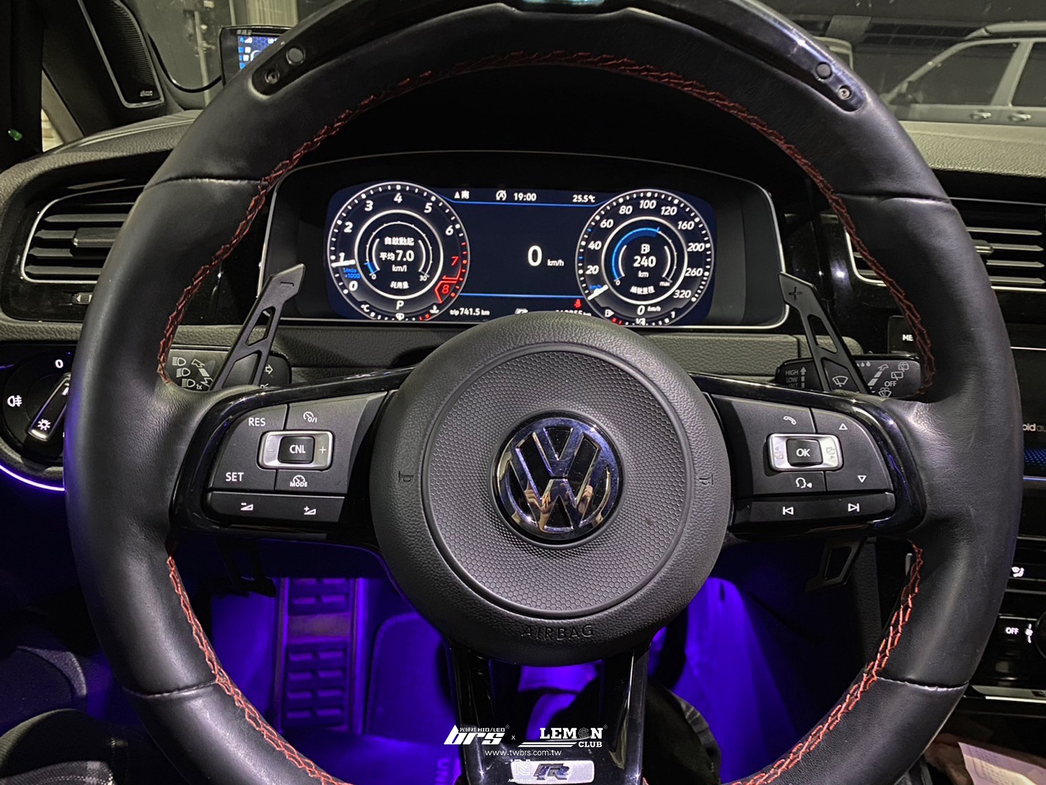 Volkswagen Golf 安裝 Leyo原子換檔撥片