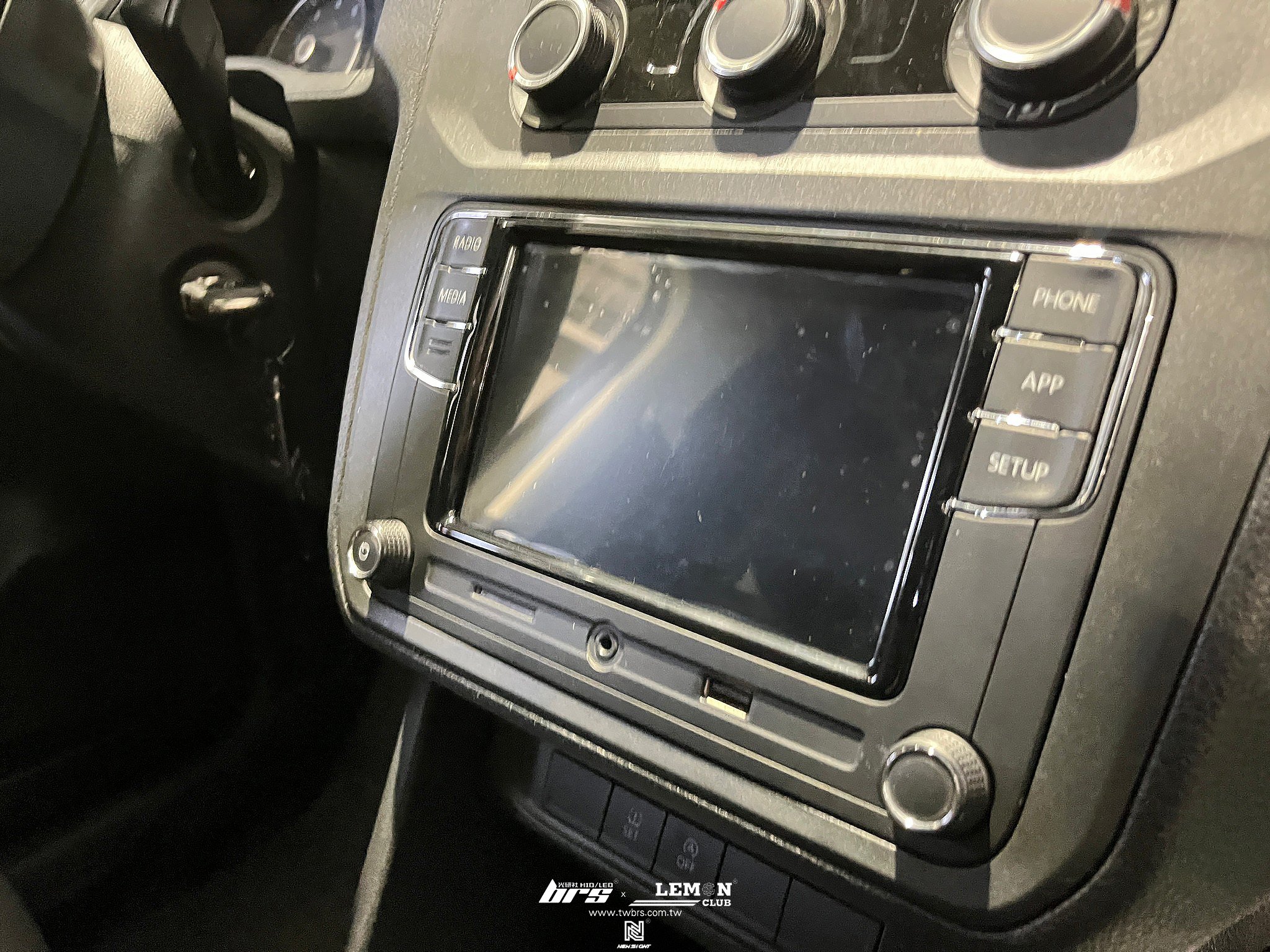 Volkswagen Caddy 安裝 MIB音響主機