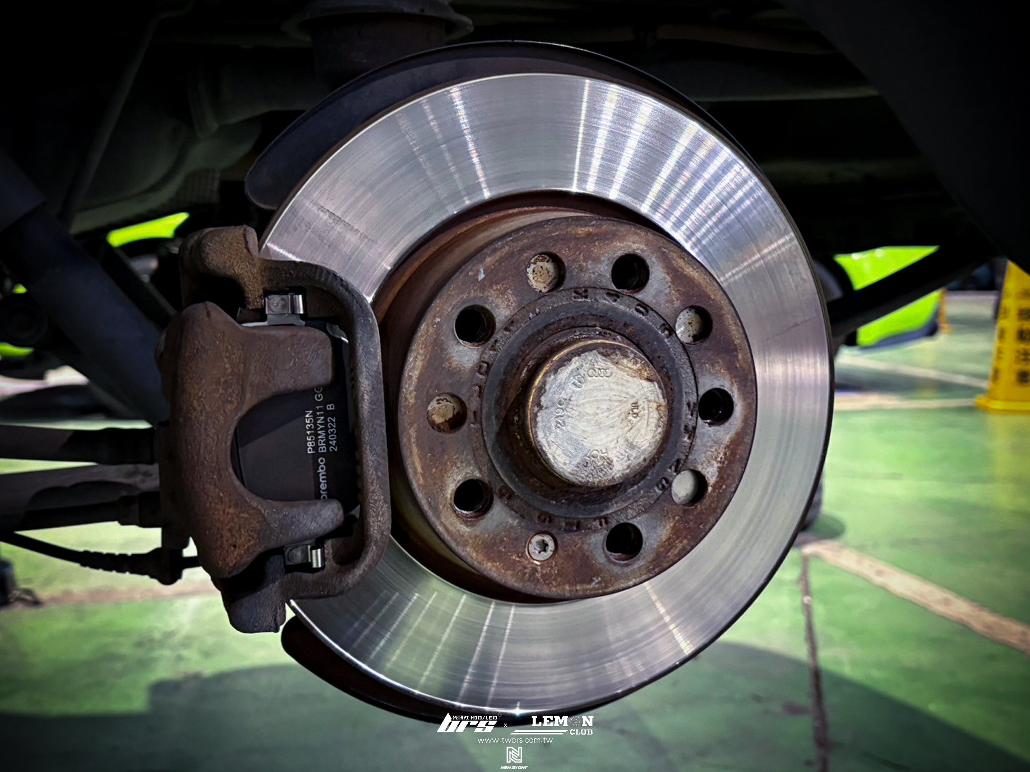 Volkswagen Caddy 安裝 後Brembo來令片(黑皮)