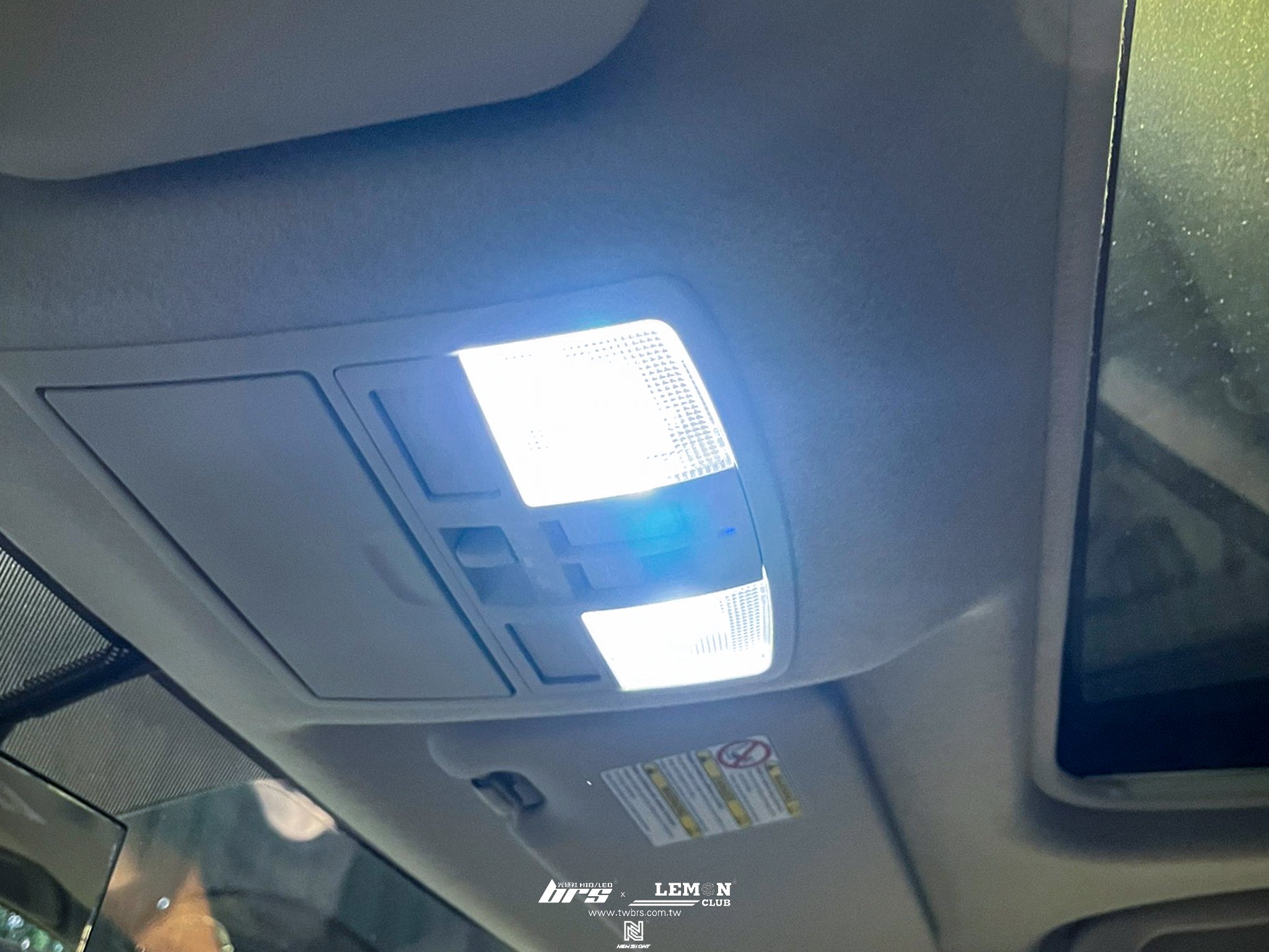 Mazda 3 安裝 T10-3030-5晶LED燈泡+LED雙尖燈泡