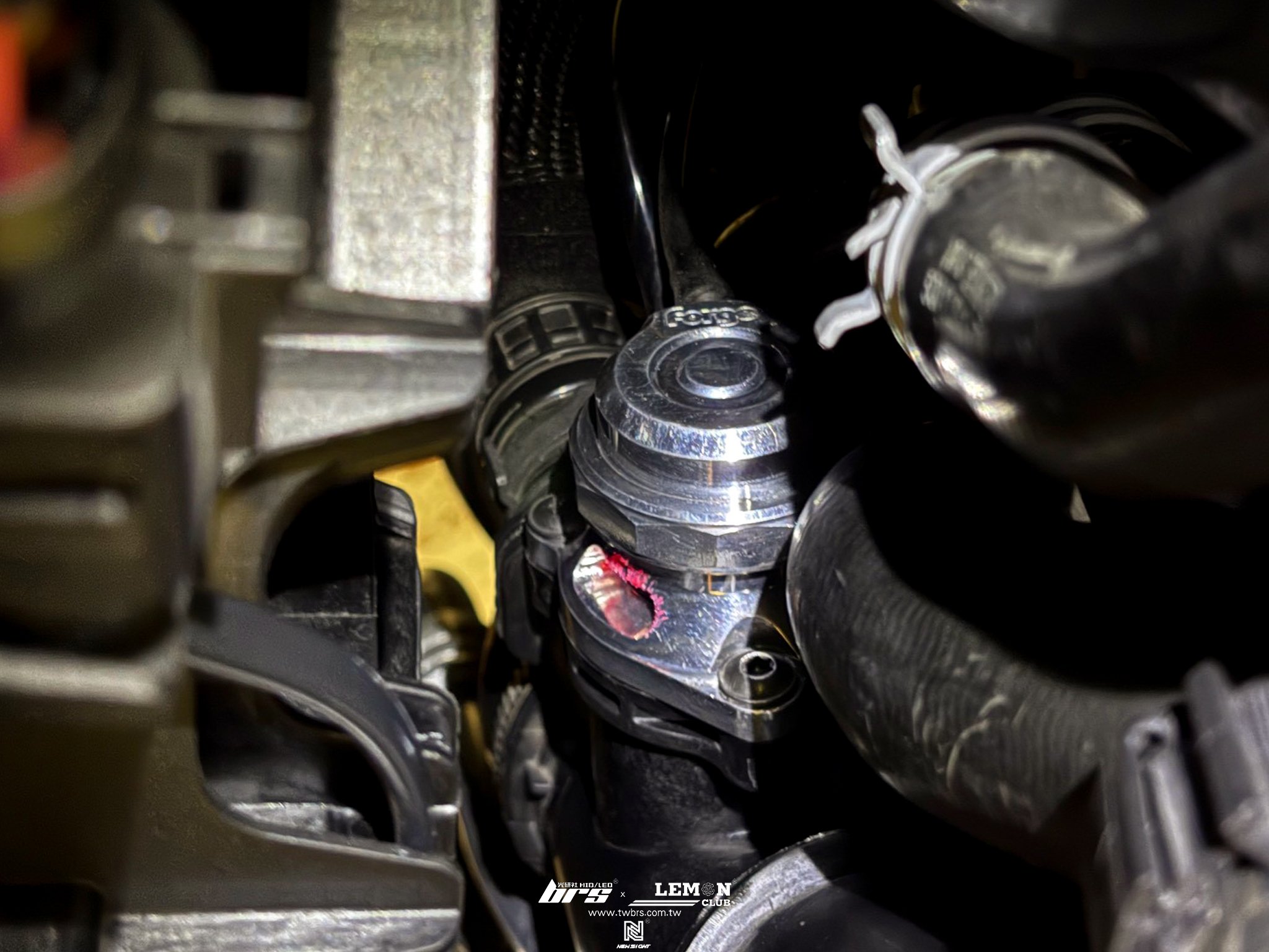 Volkswagen Golf 8R 安裝 Forge 外洩式洩壓閥