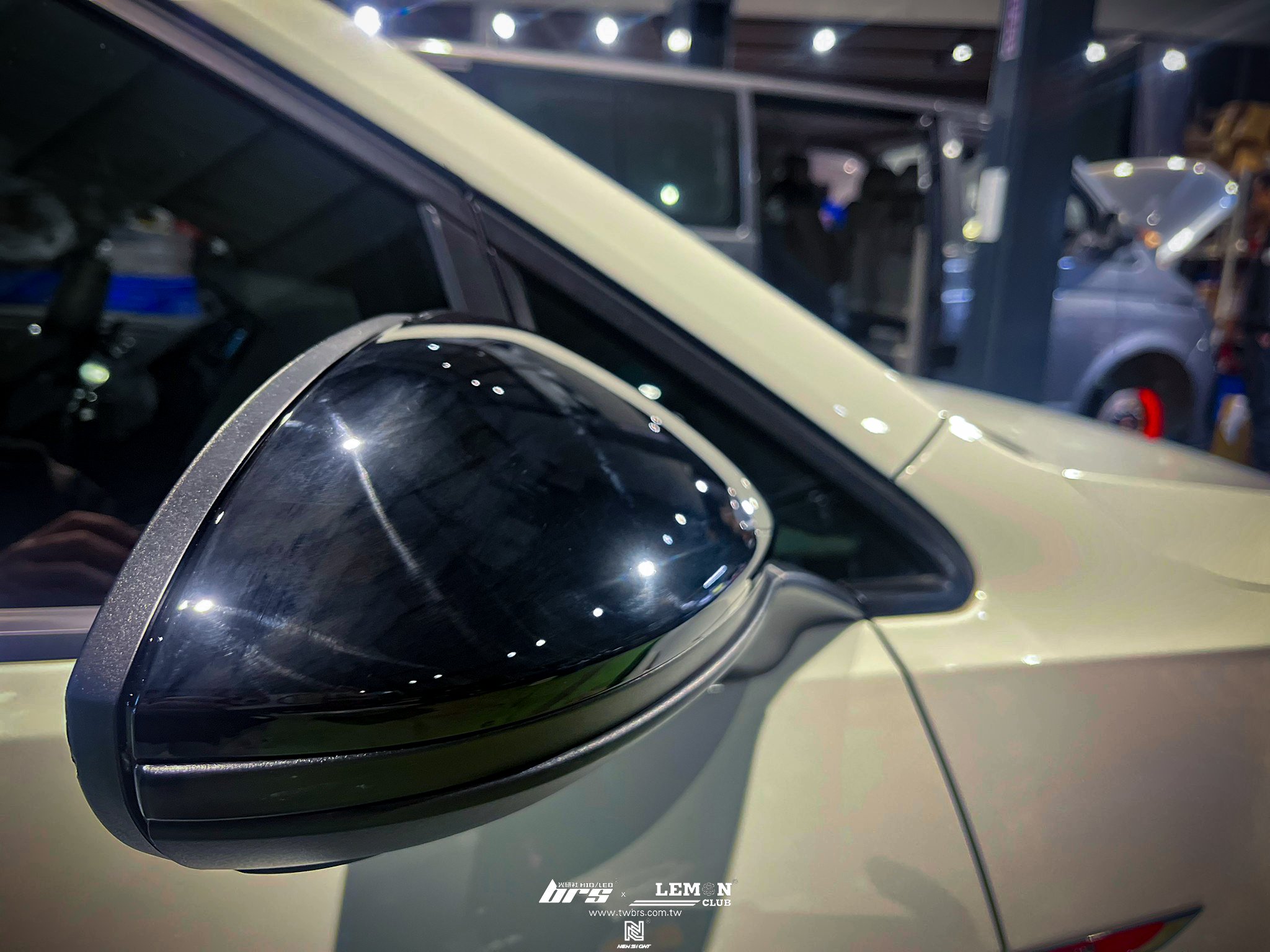 Volkswagen Golf 7.5 安裝 原廠鋼琴黑後視鏡蓋