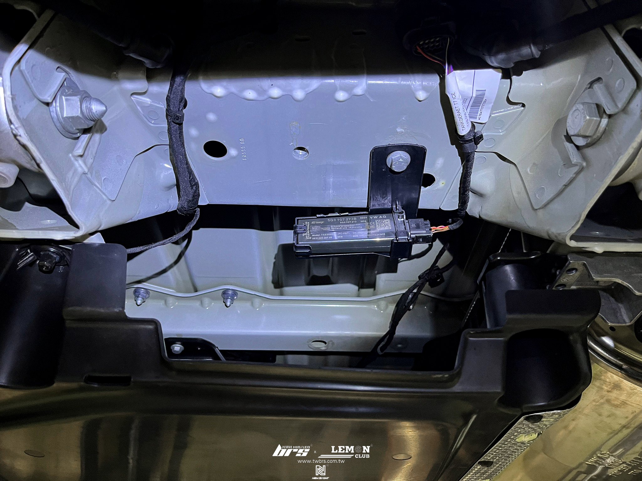 Volkswagen T7 安裝 原廠直接式胎壓系統搭配ORO金屬銀氣嘴+怠速熄火啟停自動關閉器