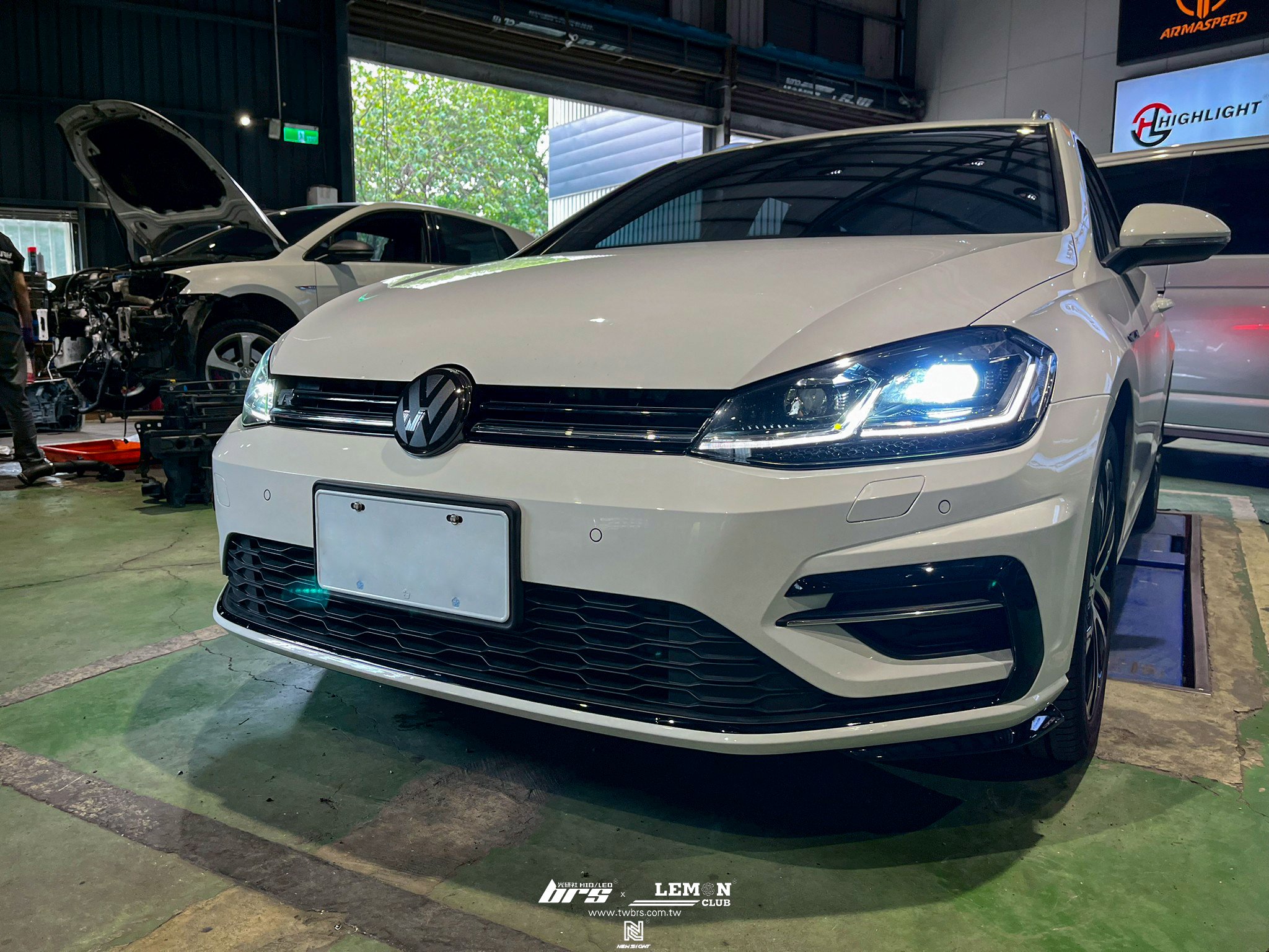 Volkswagen Golf 7.5 Variant 安裝 R-Line式樣副廠前保桿