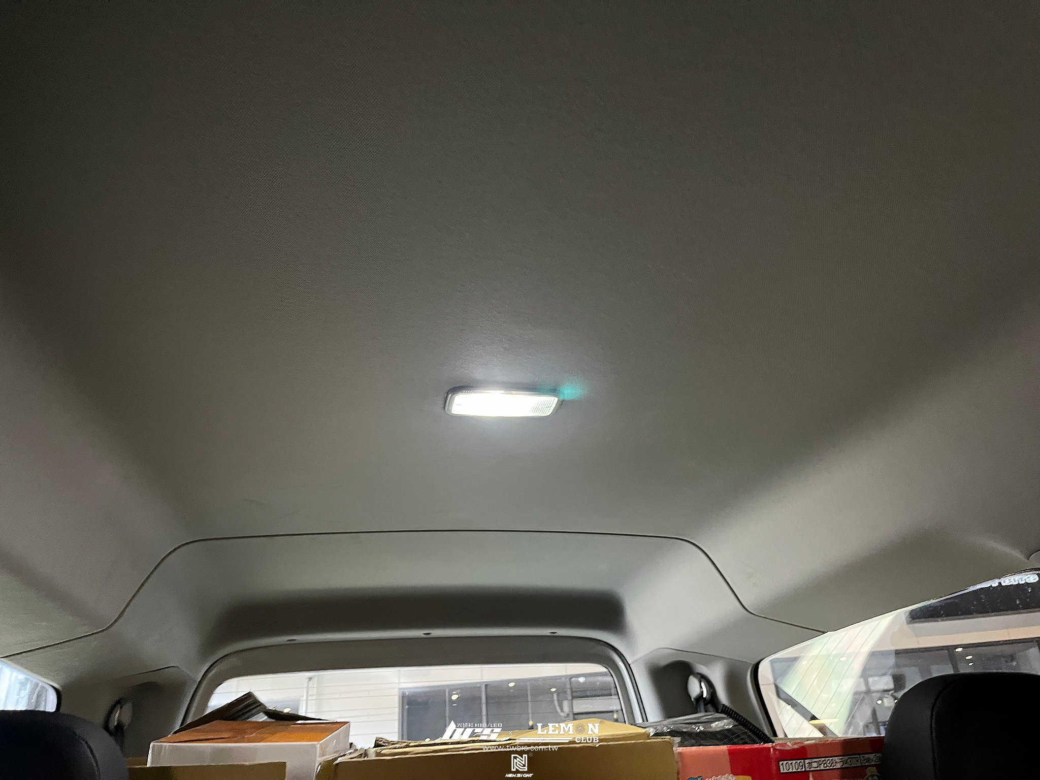 Volkswagen Caddy 安裝 全車室內燈