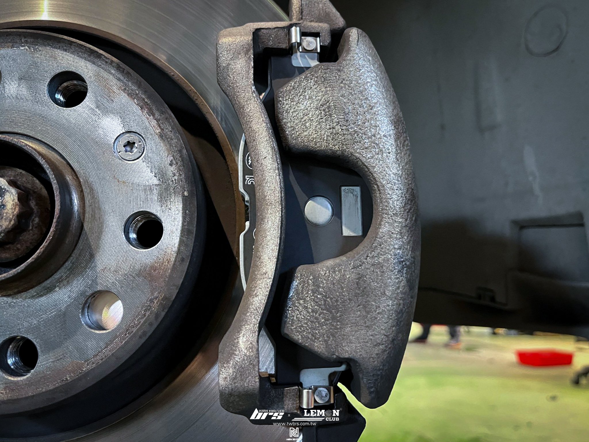 Skoda Superb 安裝 前Brembo來令片+原廠進氣歧管墊圈