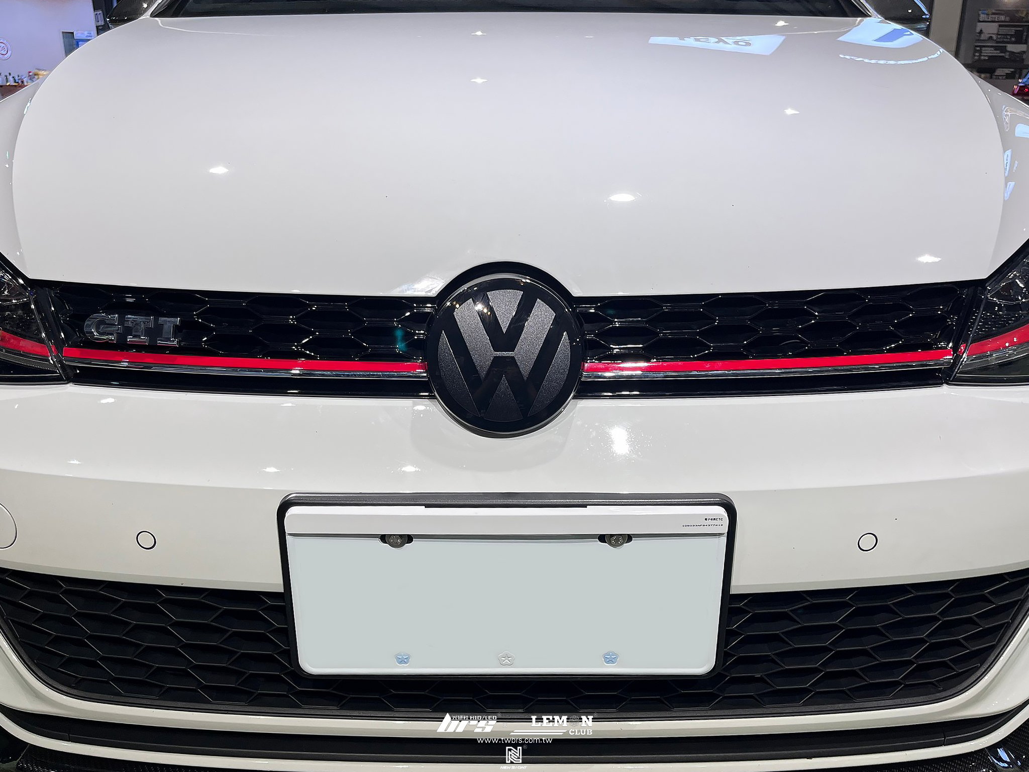 Volkswagen 7.5 GTI 安裝  ACC主動巡航車距控制系統+前黑標