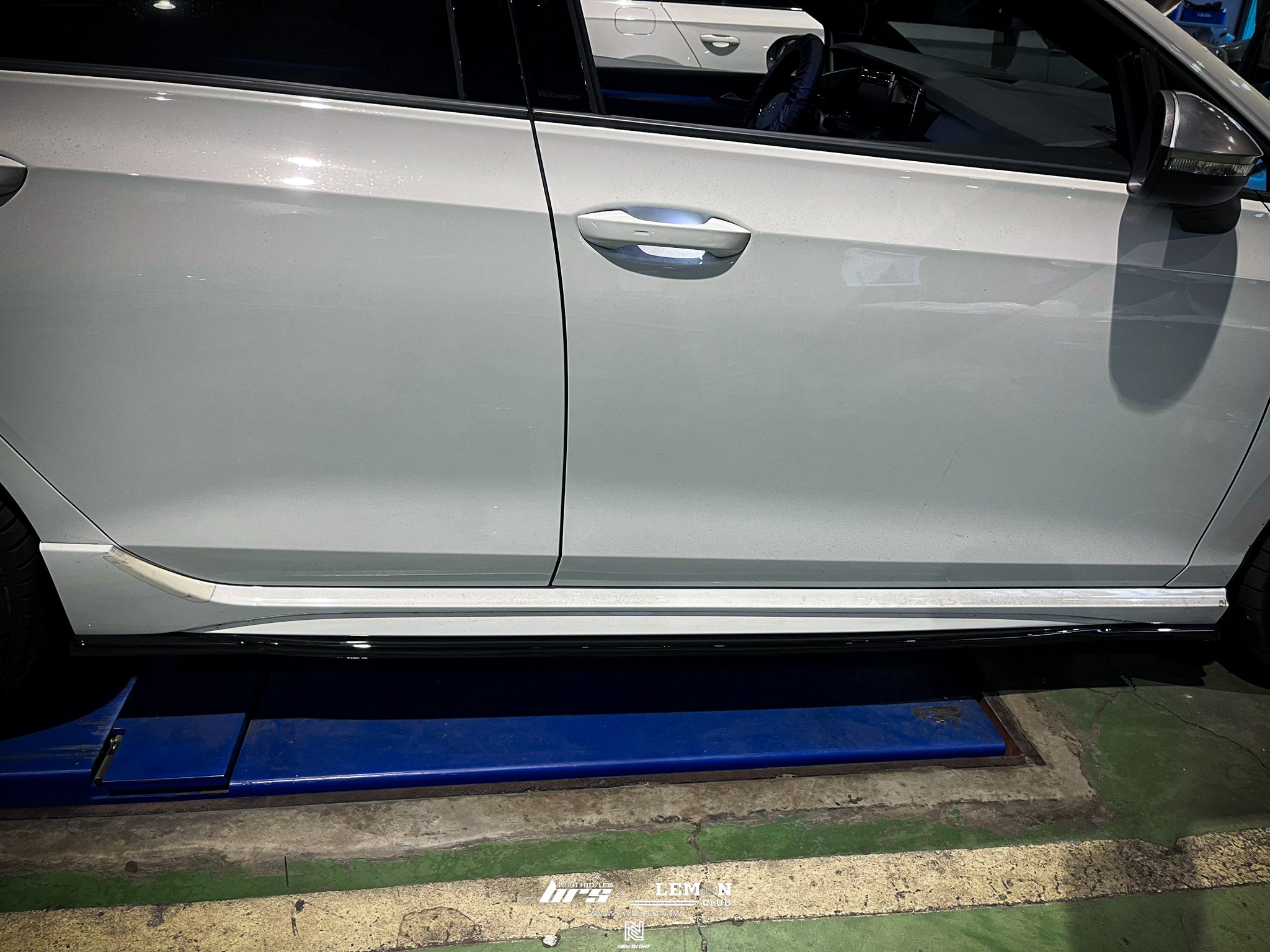 Volkswagen Golf 8 R 安裝 類MAX前下巴+類MAX側裙