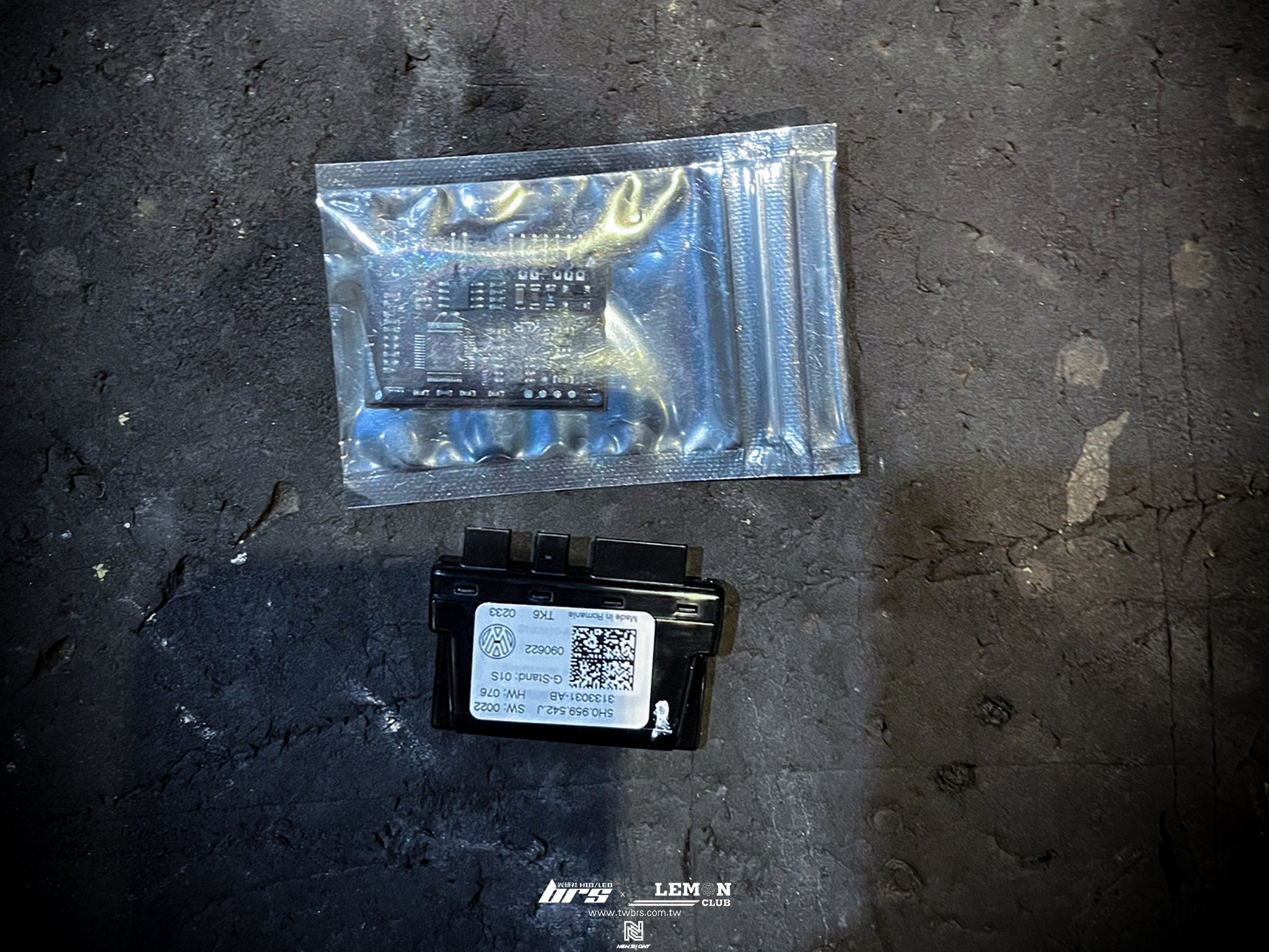 Volkswagen Golf 8 GTI 安裝 方向盤型離手晶片