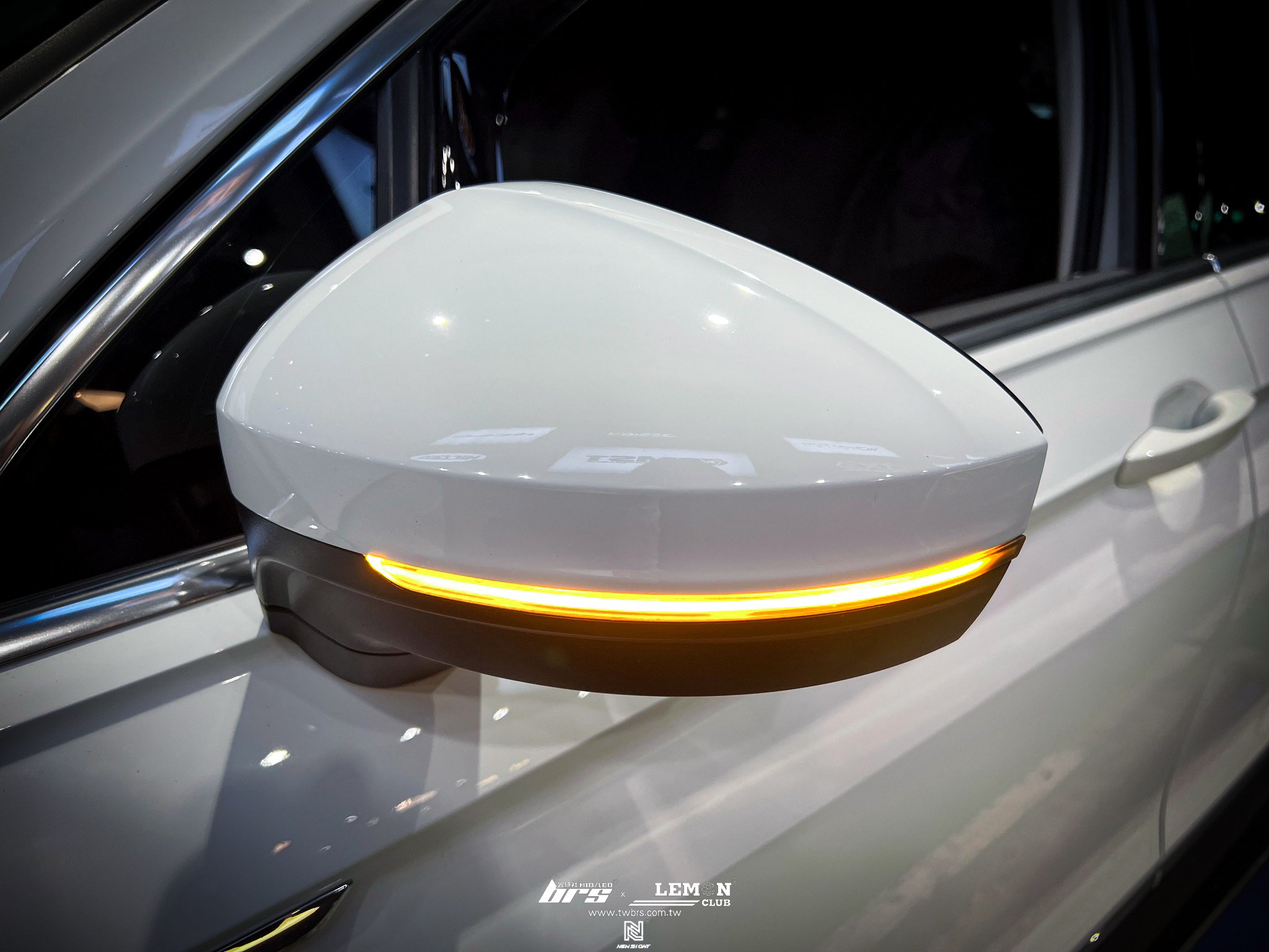Volkswagen New Tiguan 安裝 專用流水LED方向燈