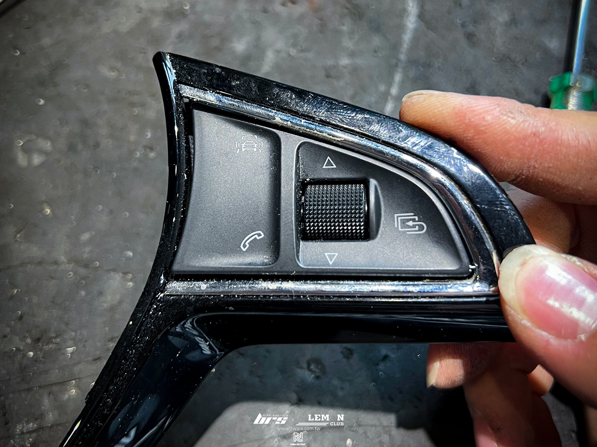 Skoda Superb 安裝 多功能方向盤滾輪更換