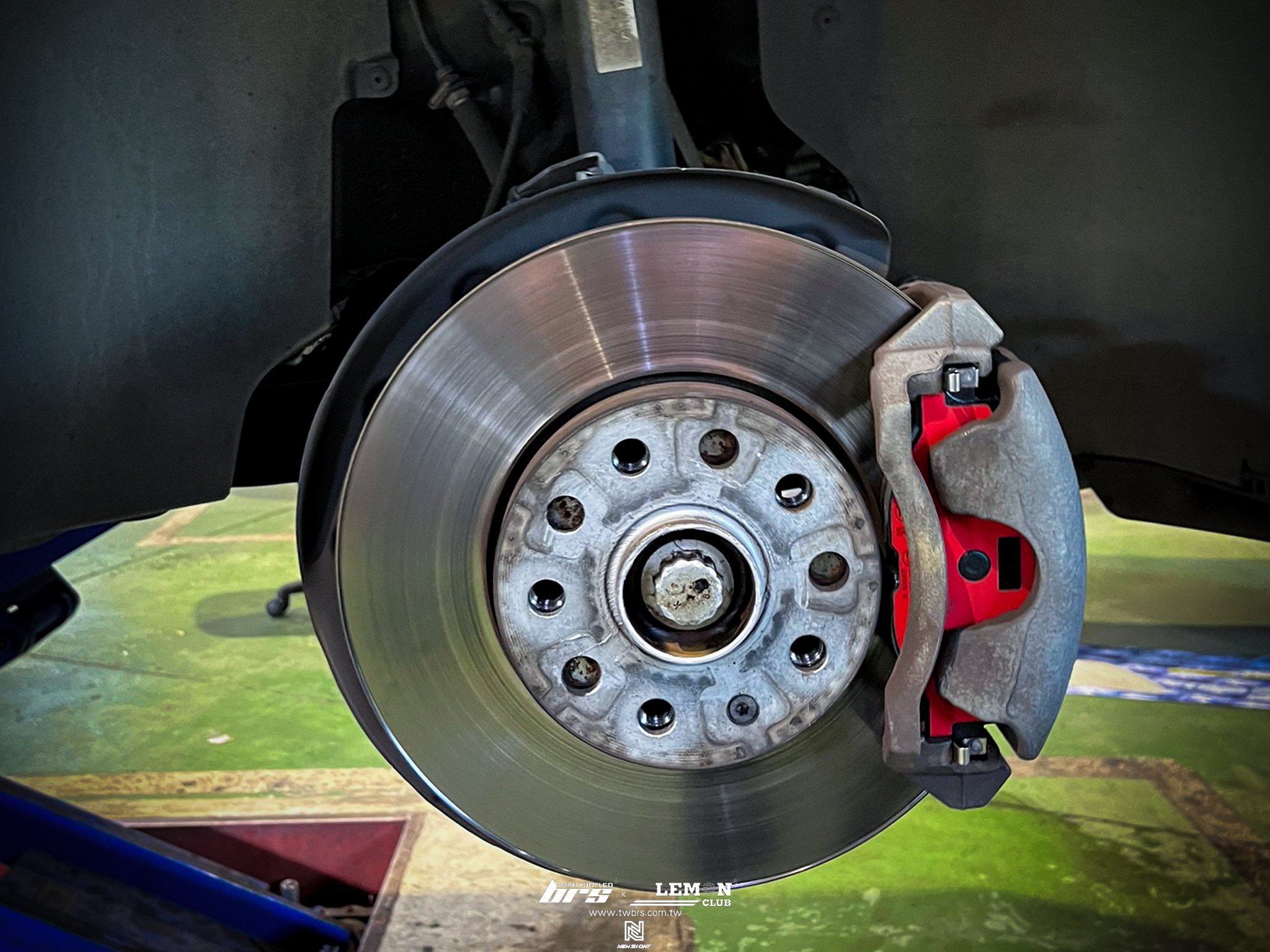 Skoda Octavia 安裝 前Brembo來令片(紅皮)