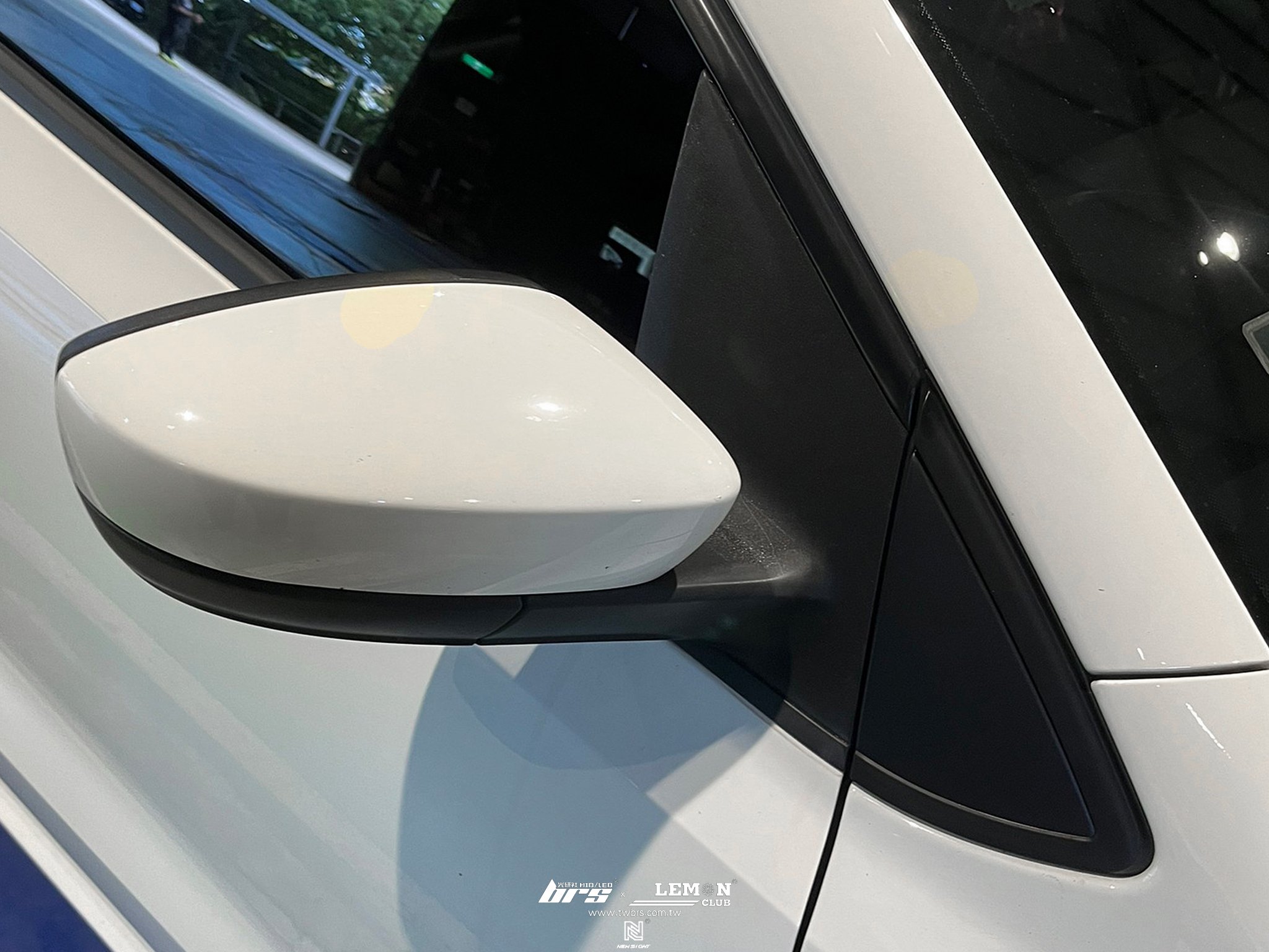 Volkswagen Polo 安裝 後視鏡三角飾蓋+H7鹵素燈泡