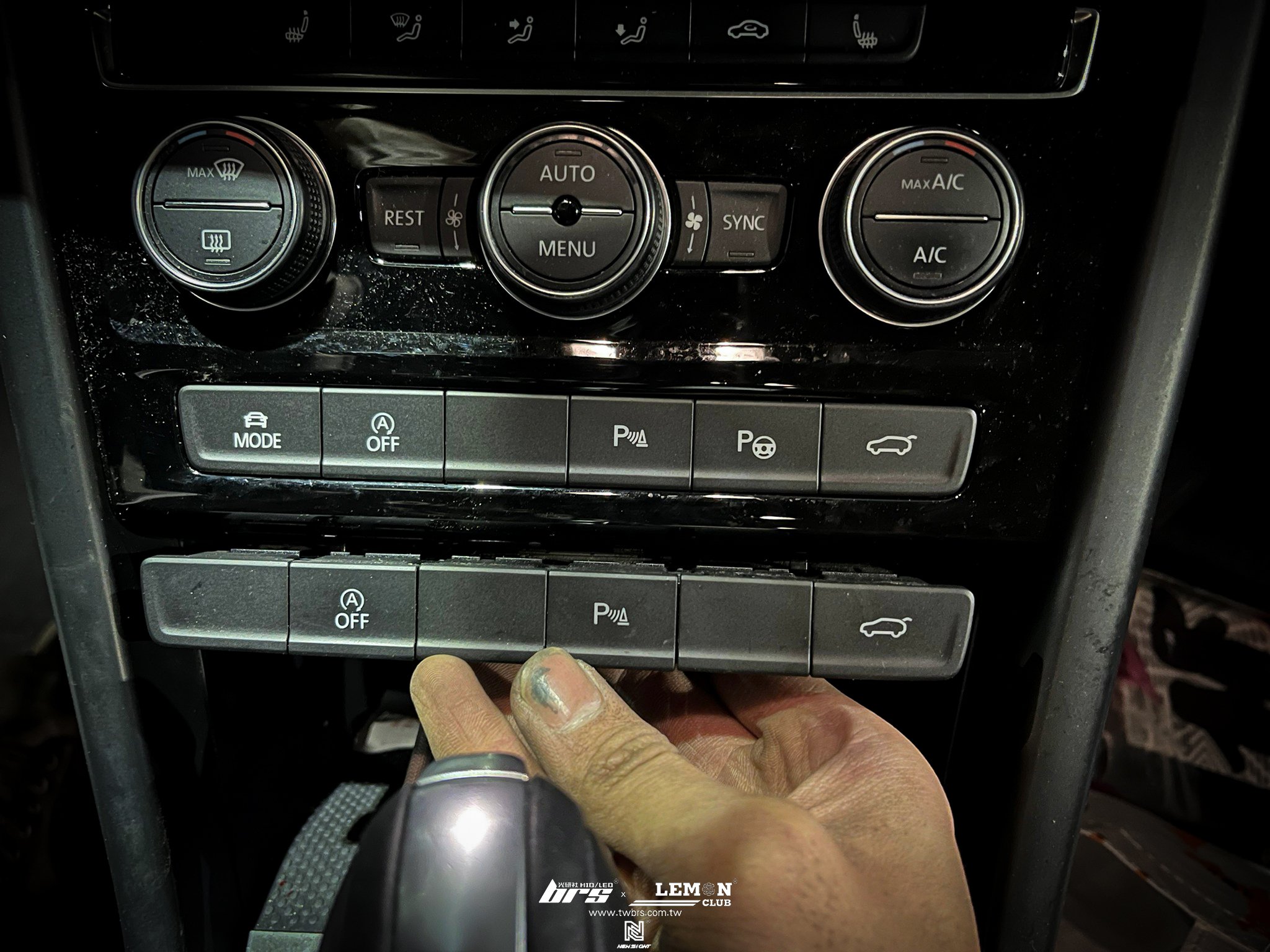 Volkswagen Touran 安裝 升級自動停車