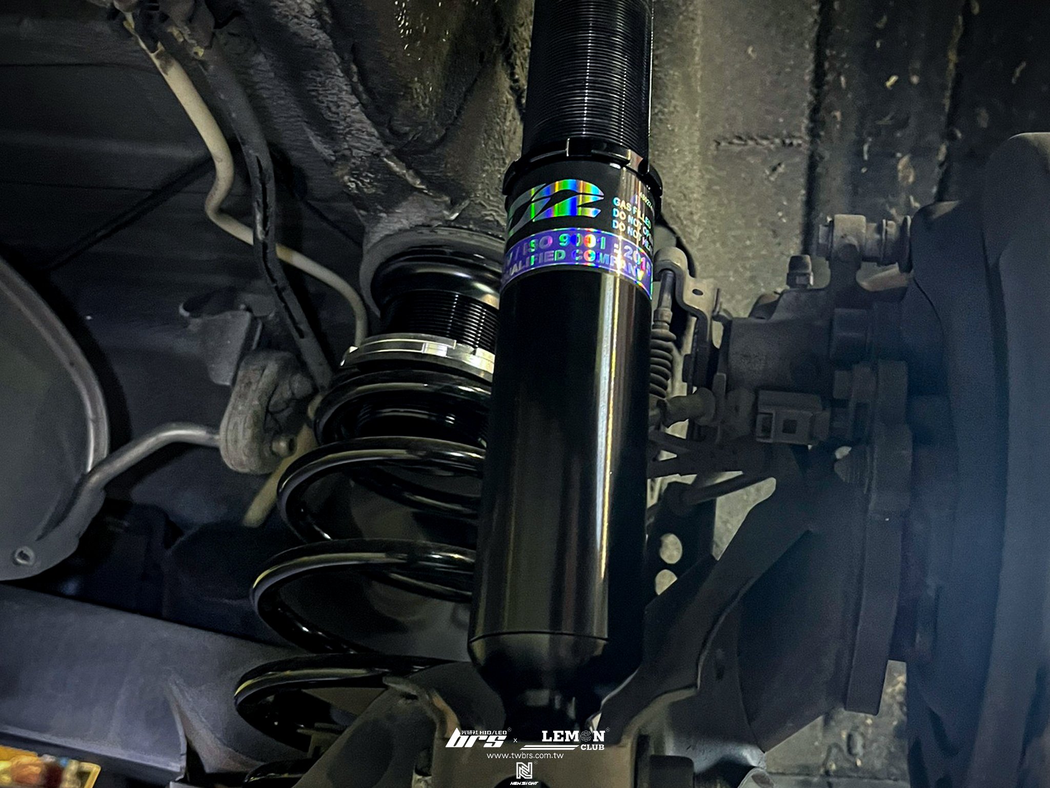 Skoda Octavia 安裝 D2道路版高低軟硬桶身可調避震器+HUNTER 3D電腦四輪定位