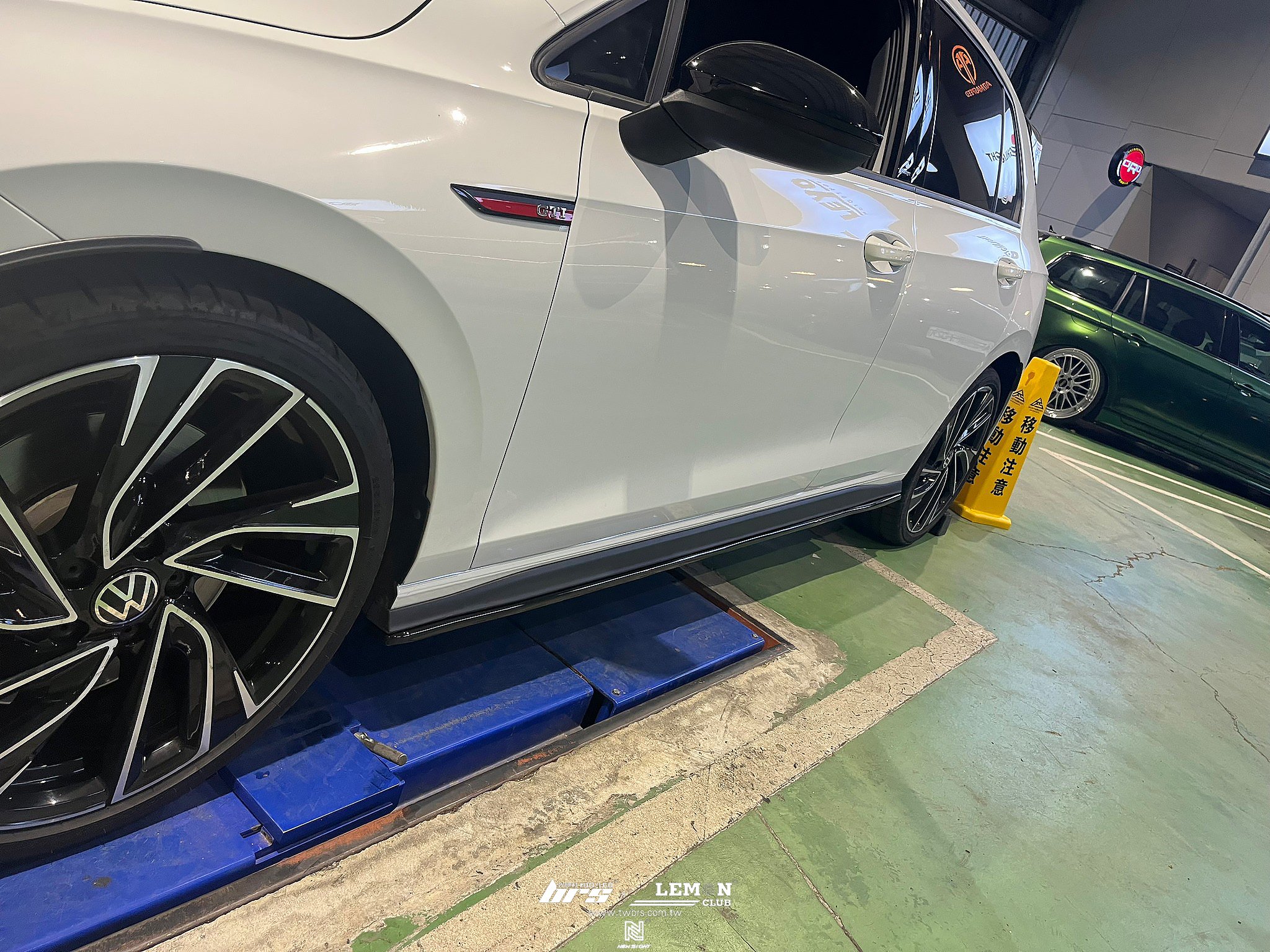 Volkswagen Golf 8 GTI 安裝 類MAX側裙