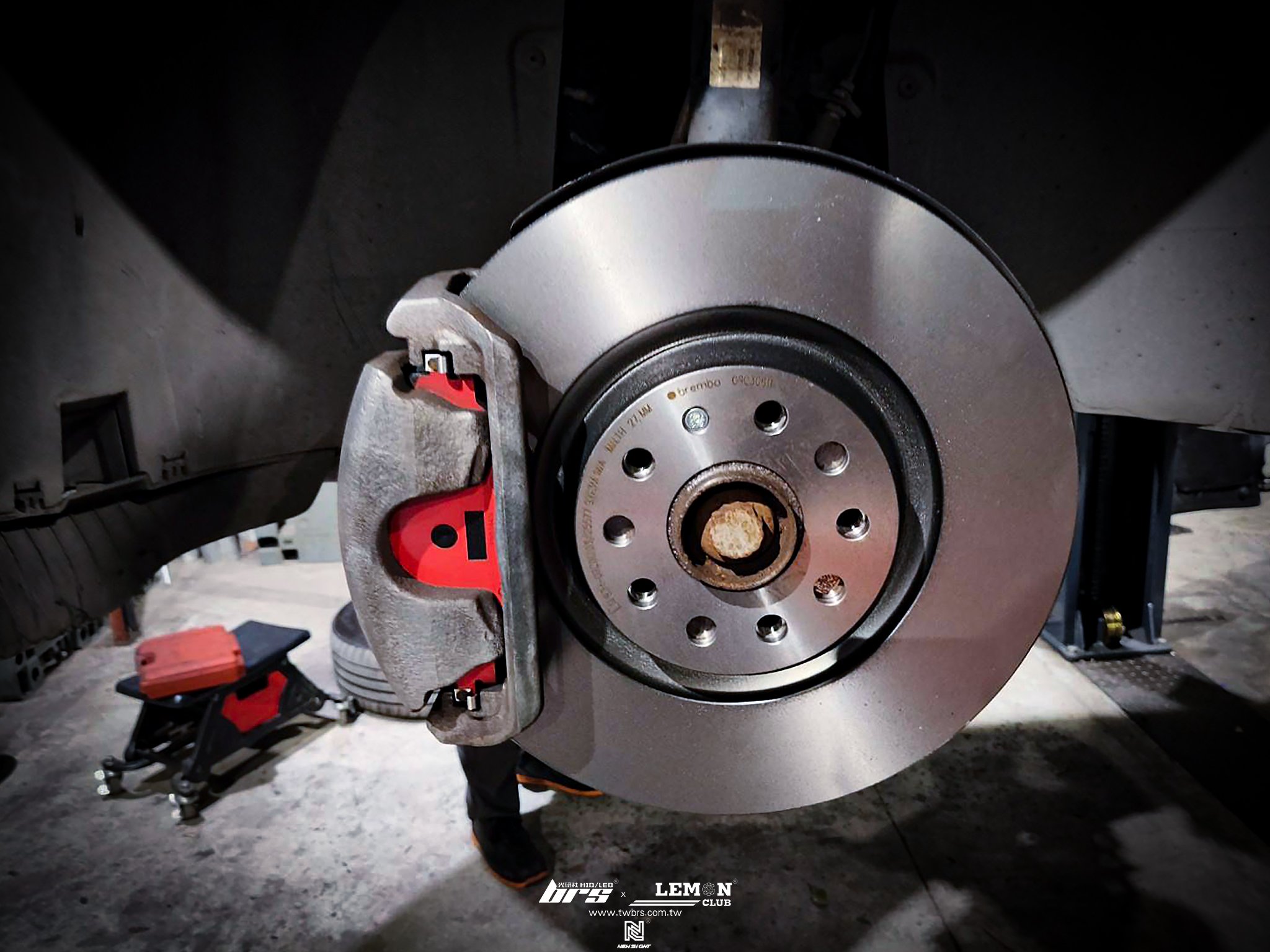 Skoda Kodiaq 保養 德國Rheinol萊茵機油0W20更換+原廠機油芯更換+原廠洩油螺絲+墊片更換+Brembo前平盤