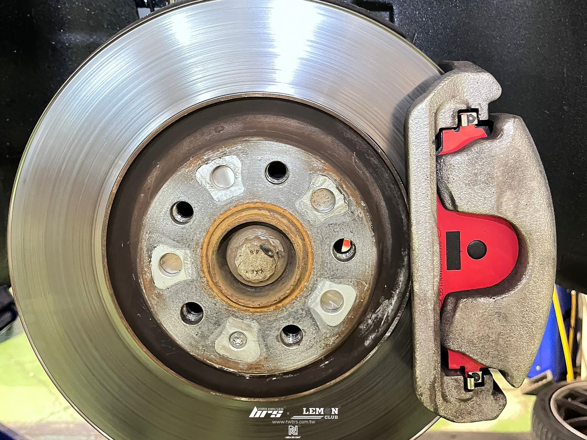Skoda Superb 安裝 前Brembo來令片(紅皮)