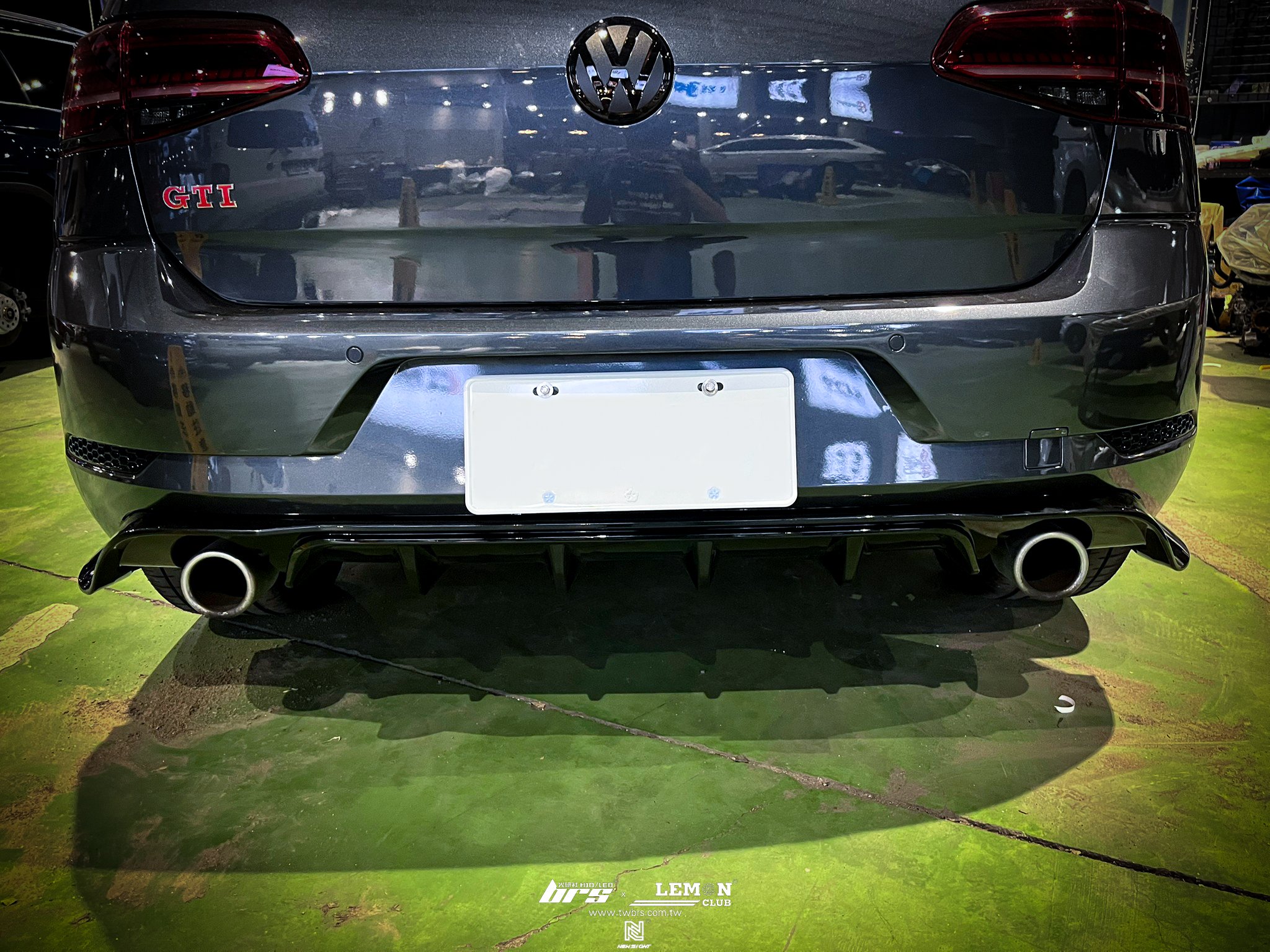Volkswagen Golf 7.5 GTI 安裝 前保夜色套件+前黑標+後黑標+蜂巢反光片+TCR副廠後下擾流