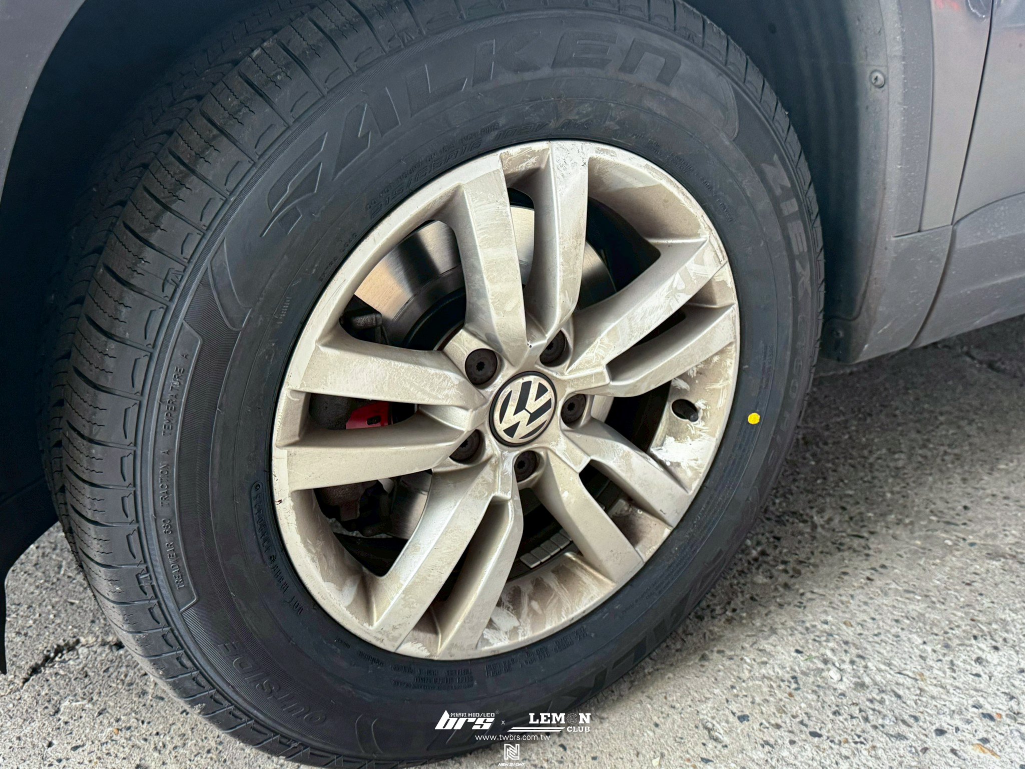 Volkswagen New Tiguan 安裝 煞車真空管+Brembo前平盤更換+Brembo前來令片更換+飛隼輪胎CT60 215/65/R16