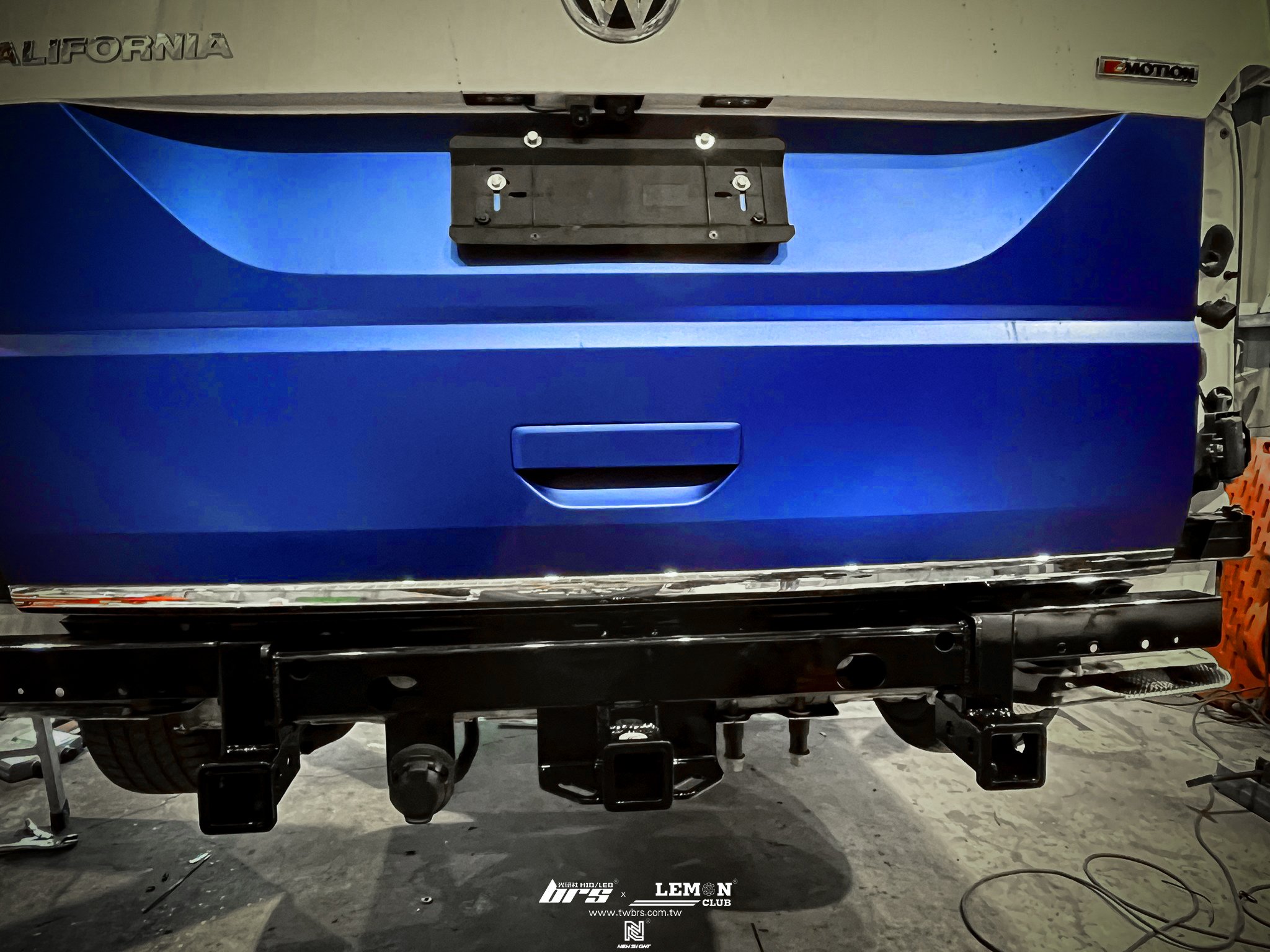 Volkswagen T6.1 安裝 美式三孔拖車勾(載重加強版)+原廠拖車勾線組