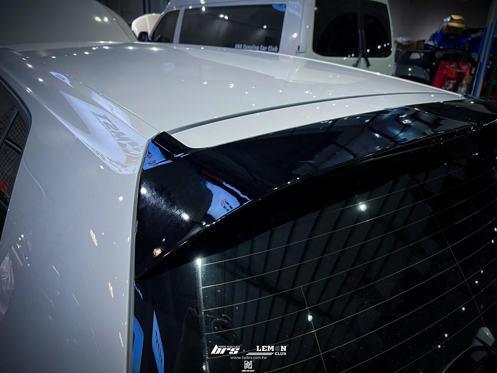 Volkswagen Golf 7 安裝 7改7.5銀線魚眼大燈總成+類O尾翼+牌照燈