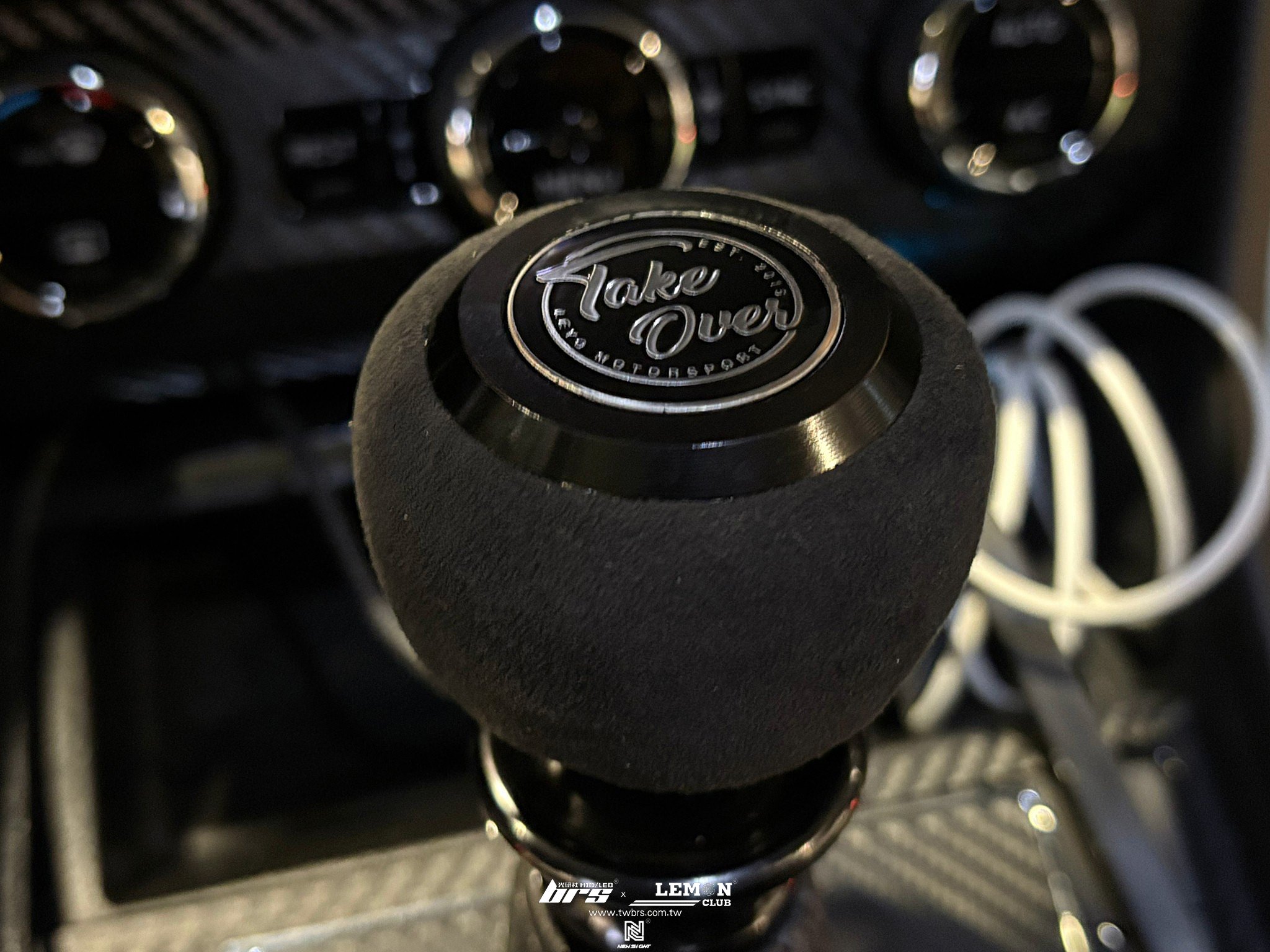 Skoda Superb 安裝 Leyo麂皮皮革DSG換檔頭