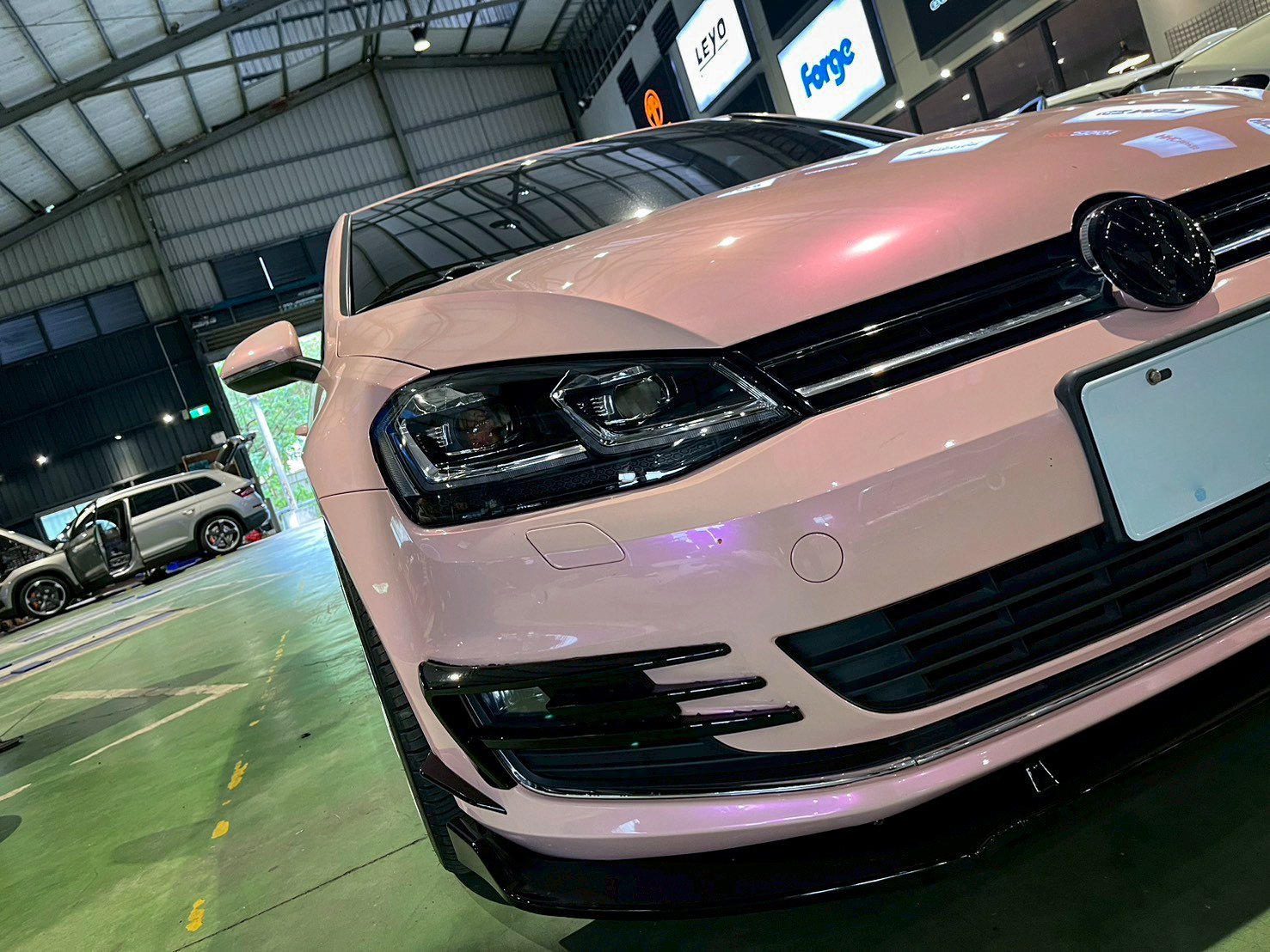 Volkswagen Golf 7 安裝 副廠7改7.5式樣銀線魚眼大燈總成 +HIGHLIGHT 高階款LED大燈