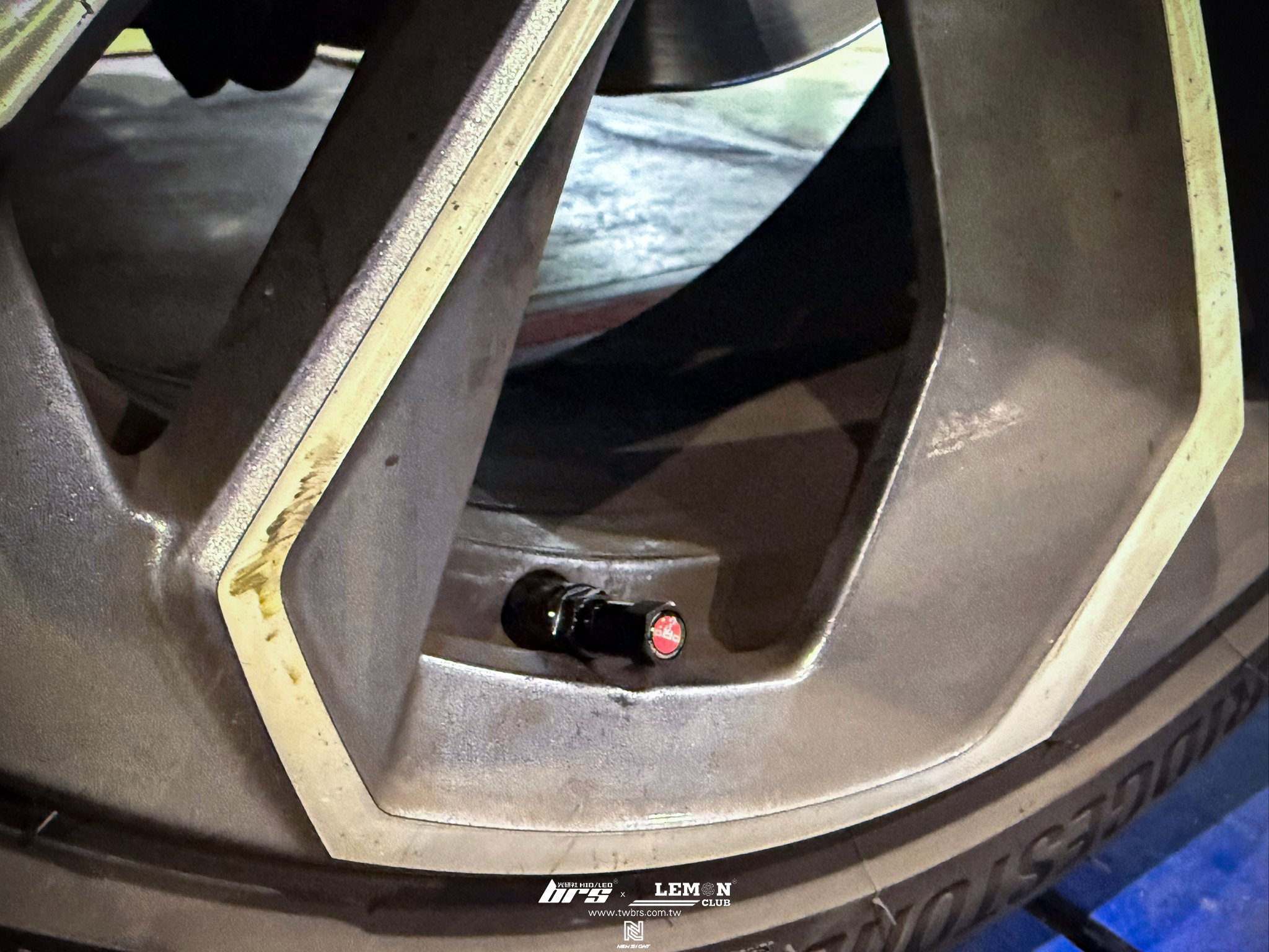 Skoda Octavia 安裝 原廠直接式胎壓系統搭配ORO金屬黑氣嘴