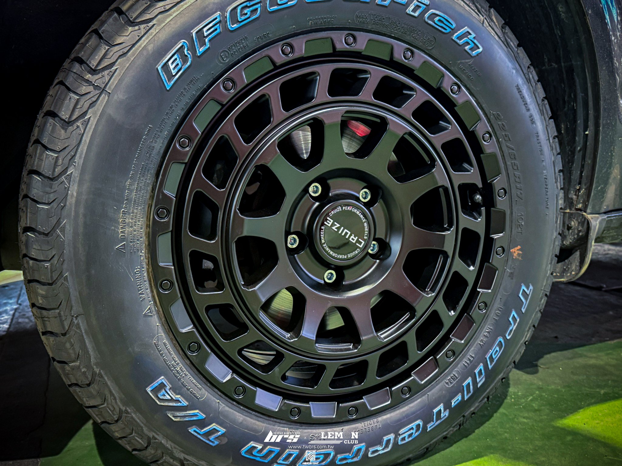 Volkswagen T5 安裝 CRUIZE越野風17吋鋁圈+BFGoodrich TRAIL-TERRAIN TA 225/65/17
