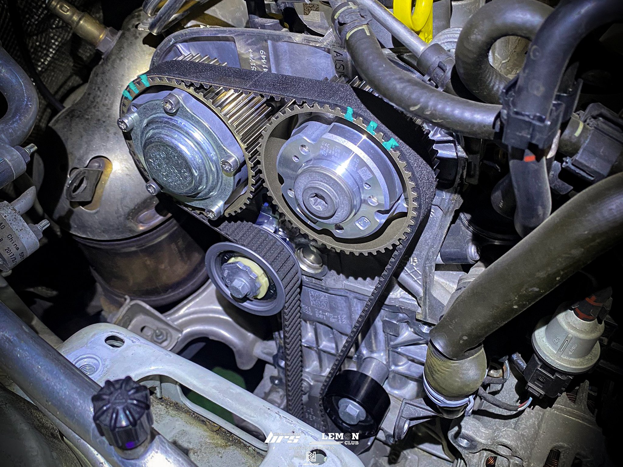 Skoda Octavia 保養 德國Rheinol萊茵機油2W20更換+原廠機油芯更換+原廠洩油螺絲+墊片更換+MQB奈米抗菌冷氣濾芯更換+原廠火星塞更換+正時套組更換+水泵浦+皮帶更換