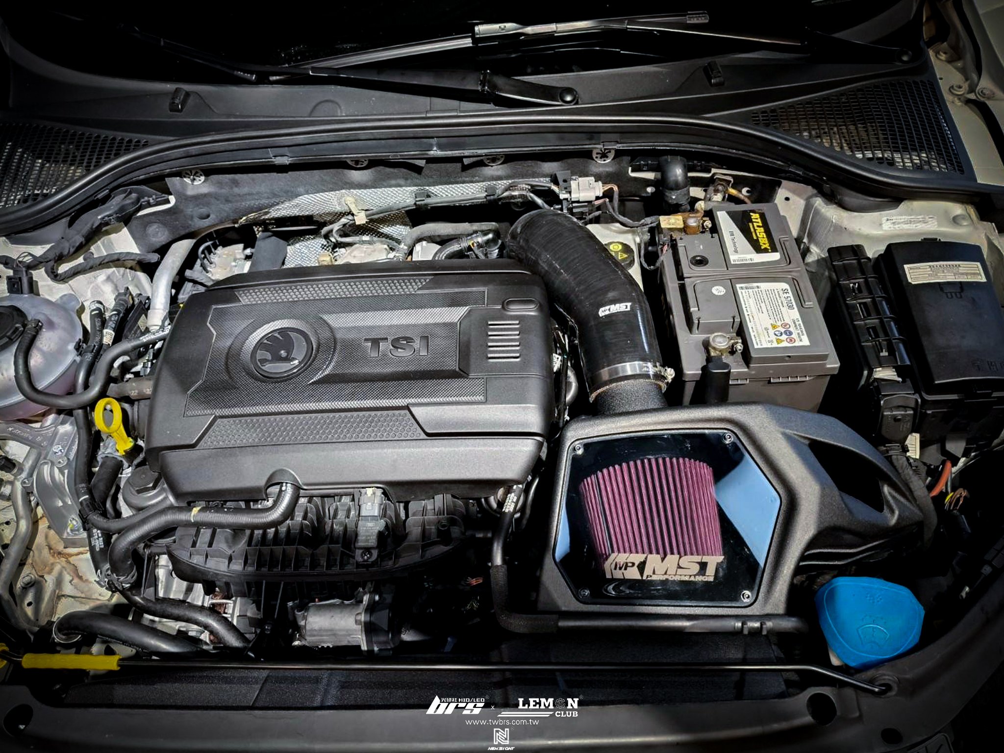 Skoda Octavia 安裝 EA888 Gen3 MST 進氣系統+LEYO渦輪增流管+把手式倒車顯影鏡頭(軌跡版)