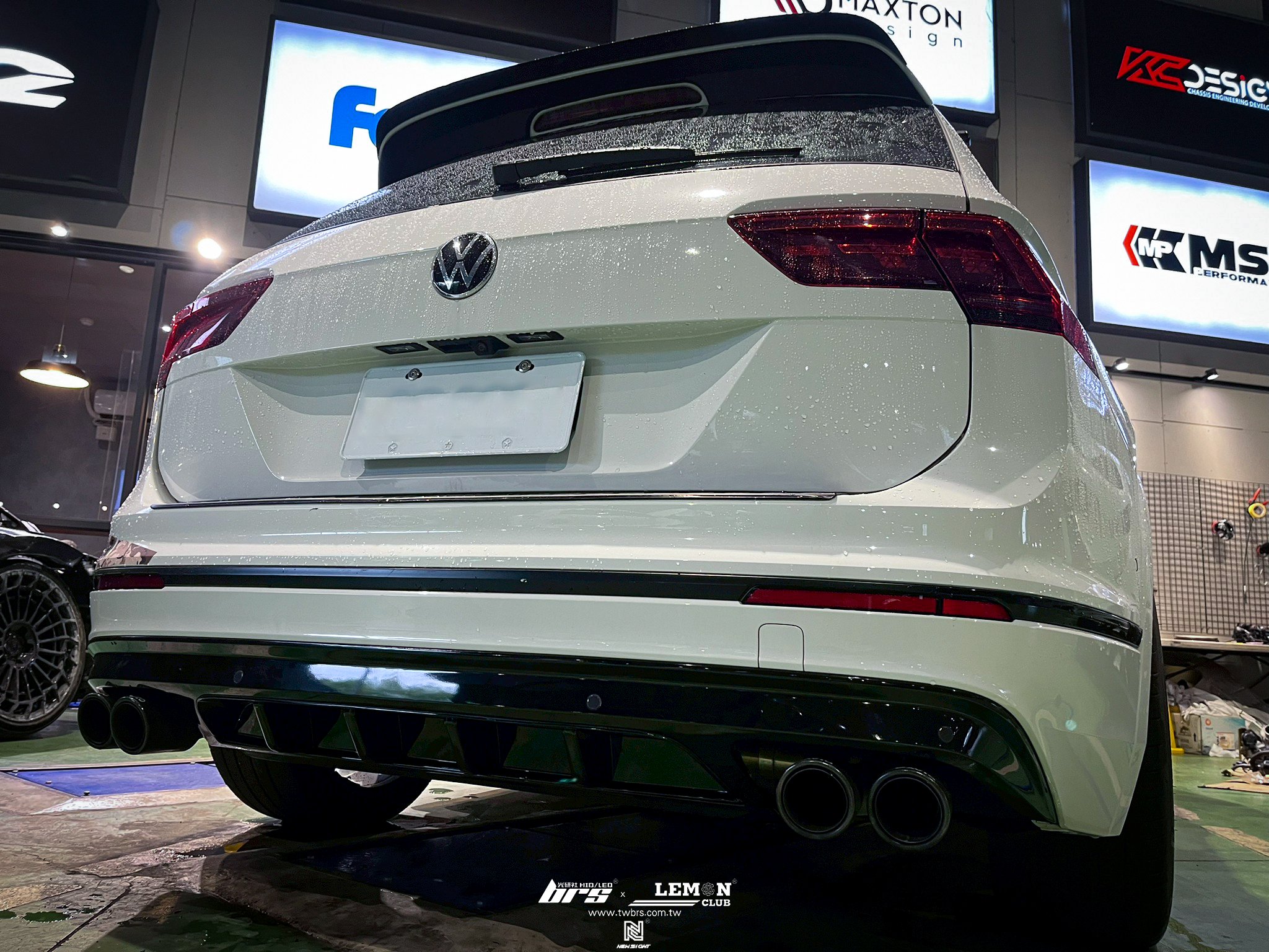 Volkswagen New Tiguan R-Line 安裝 副廠後下擾流