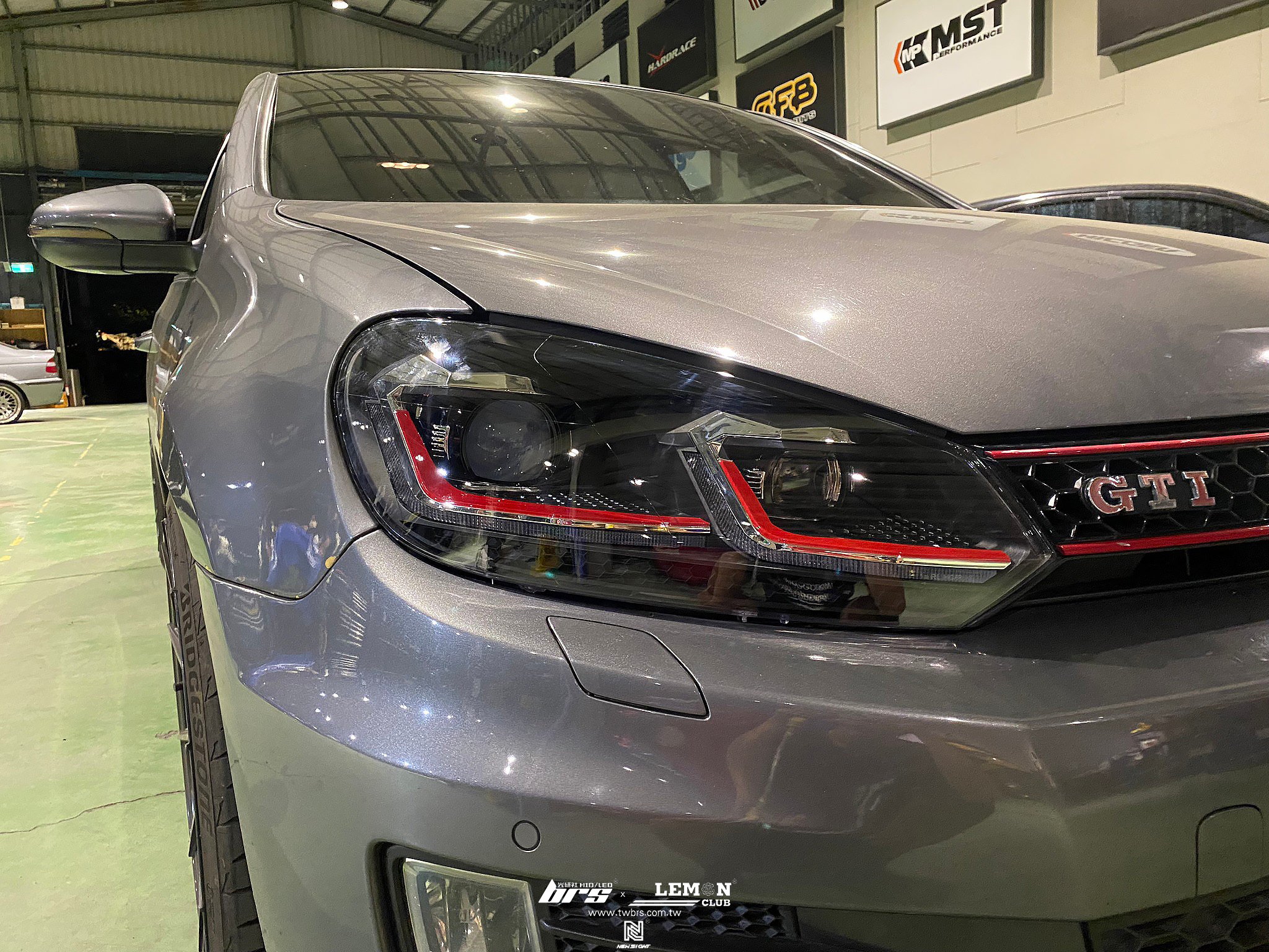 Volkswagen Golf 6 GTI 安裝 6改7.5紅線魚眼大燈總成+Highlight SS款(高階款) 6000K LED