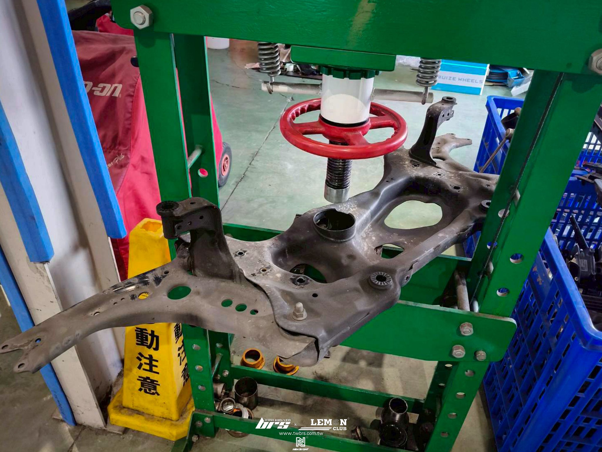 Skoda Octavia 保養 正時皮帶組更換+工字梁襯套更換+HUNTER 3D電腦四輪定位