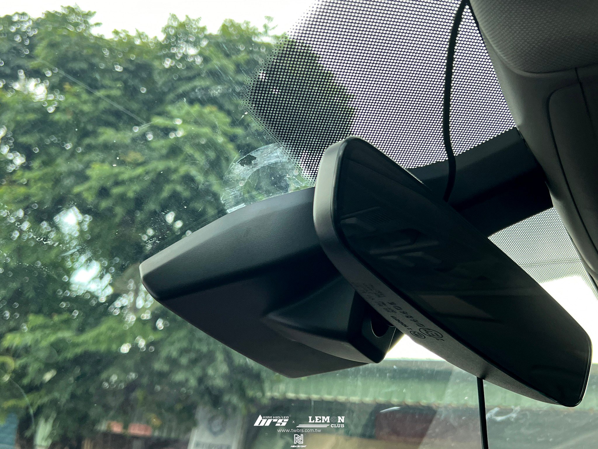 Volkswagen Touran 安裝 免換玻璃車道保持套件